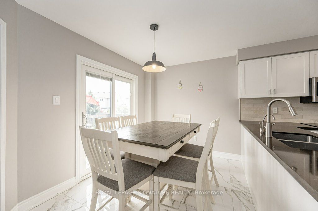12 Hayloft Crt