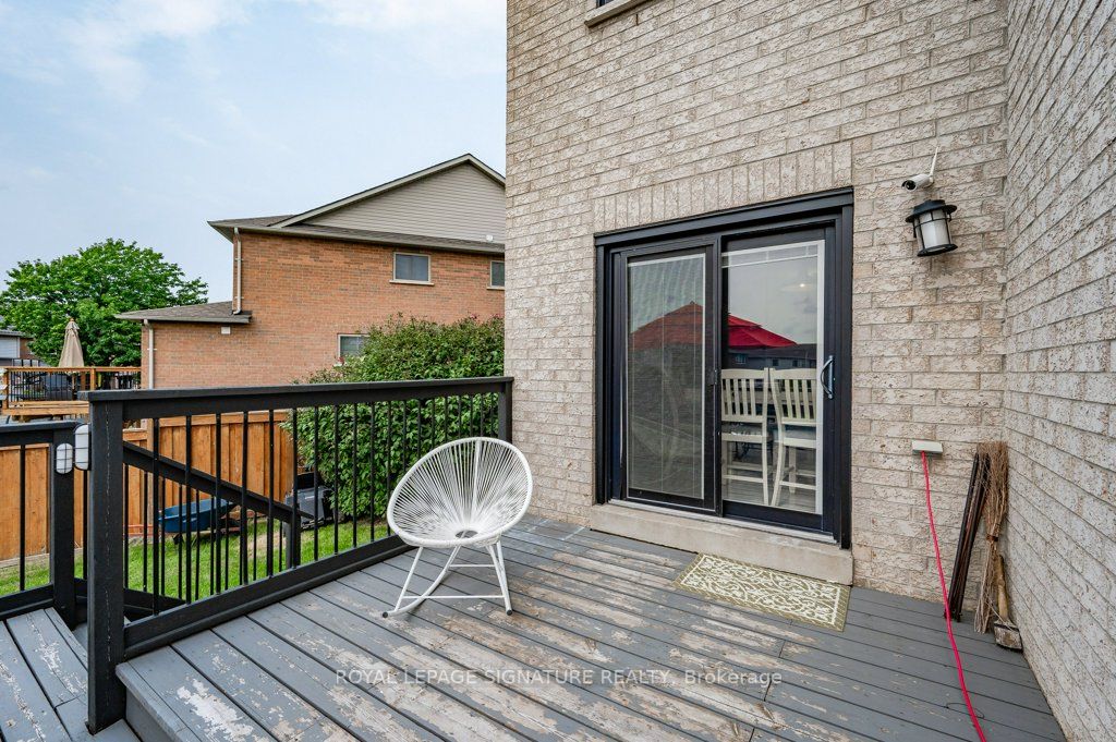 12 Hayloft Crt