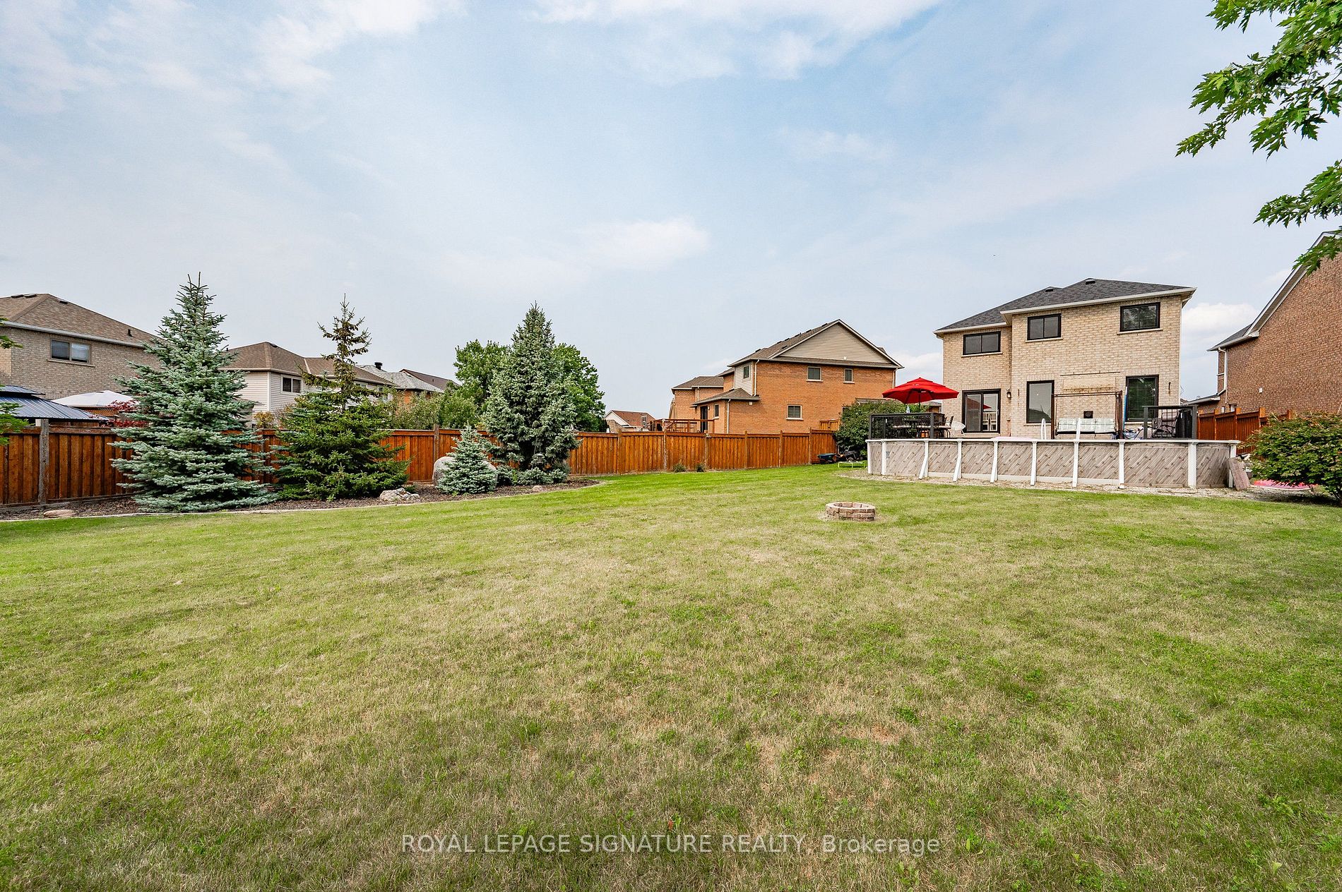 12 Hayloft Crt
