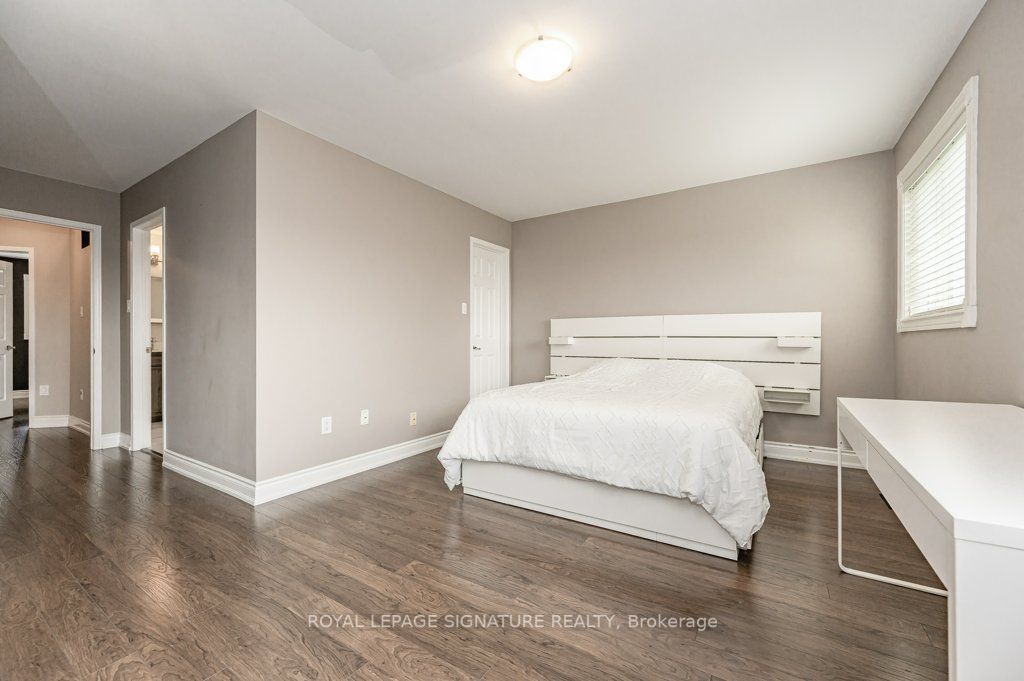 12 Hayloft Crt