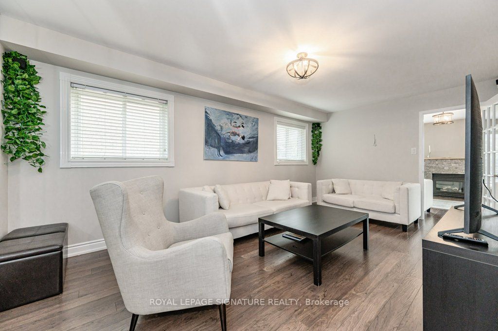 12 Hayloft Crt