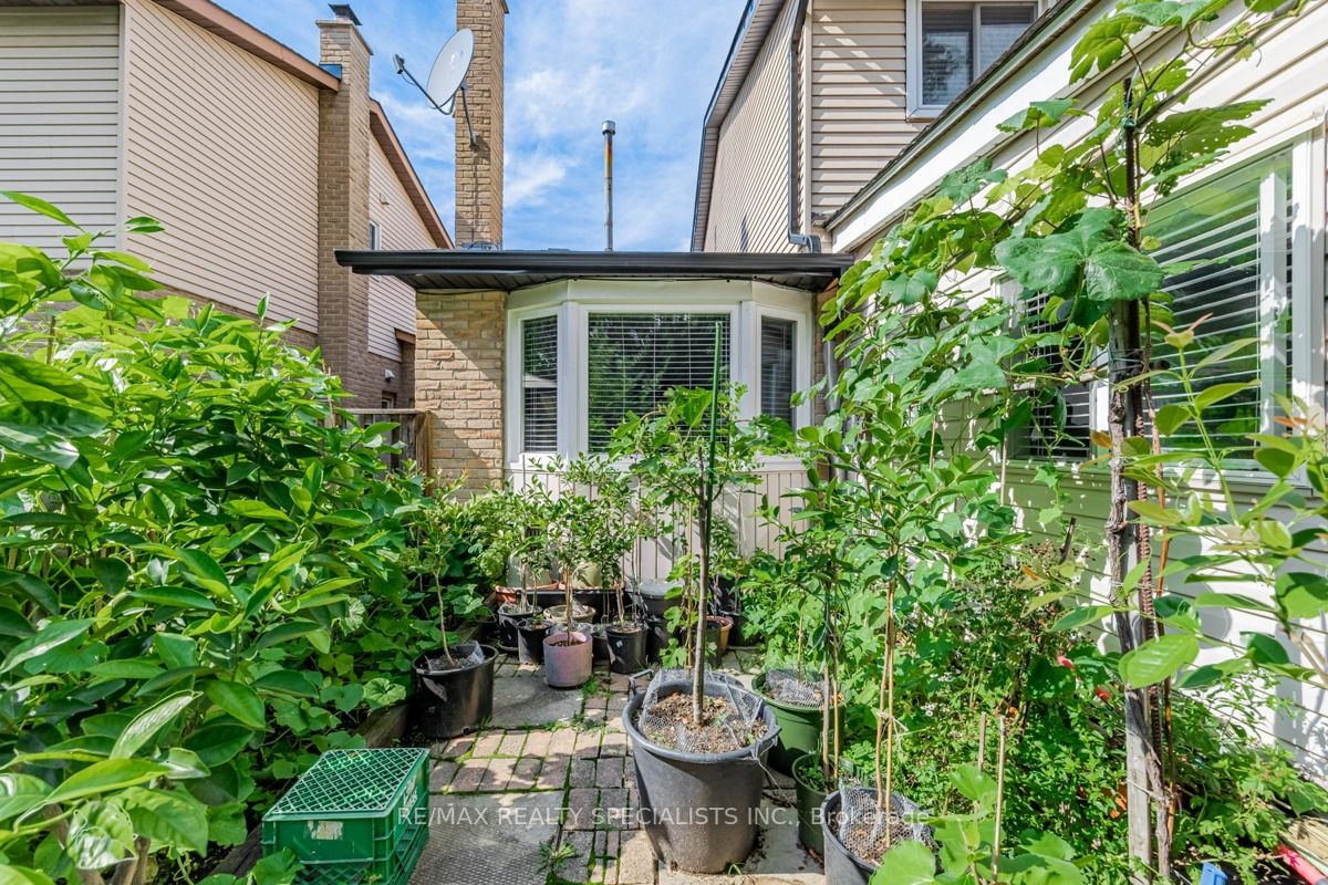 2278 Middlesmoor Crescent
