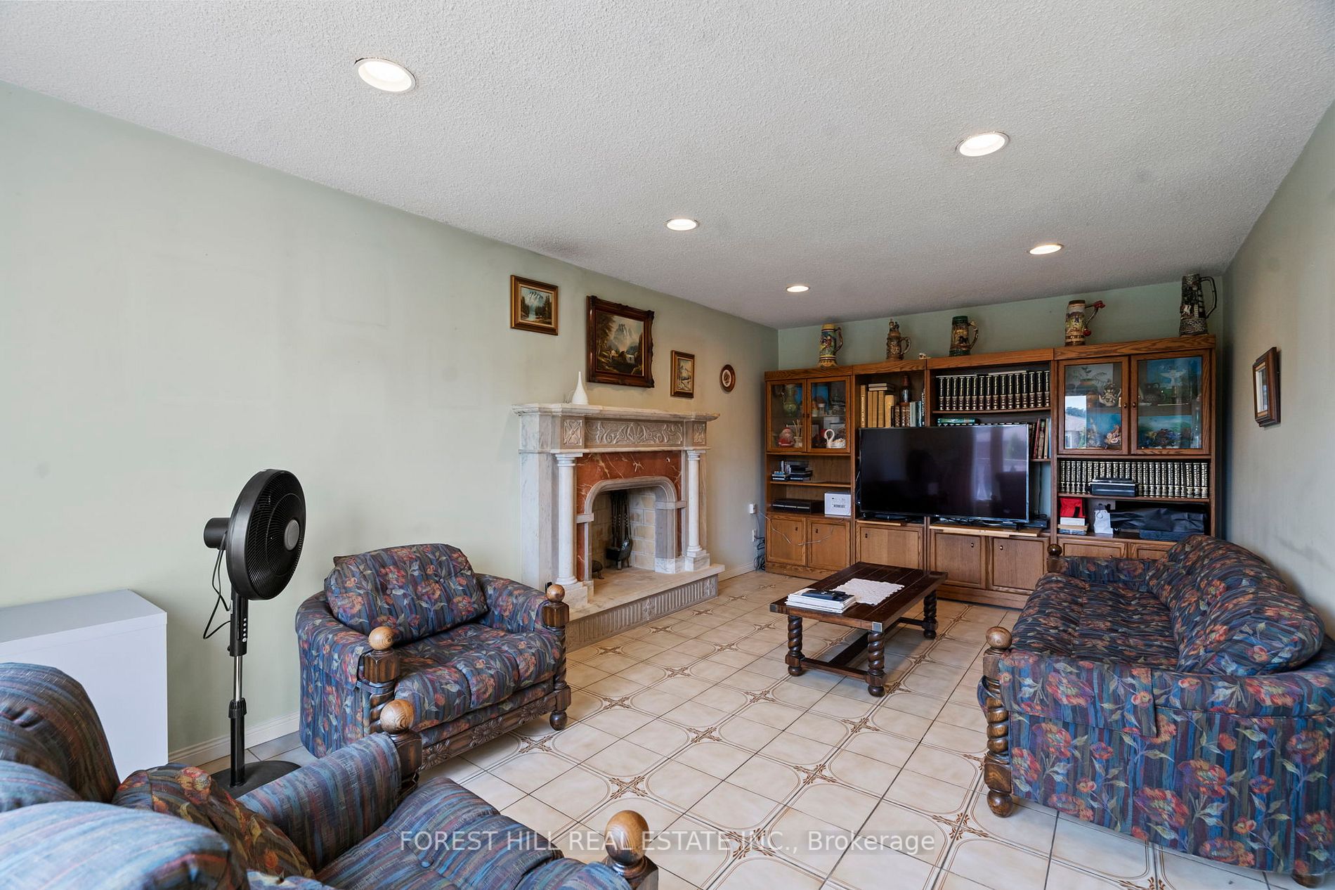 28 Walker Rd E