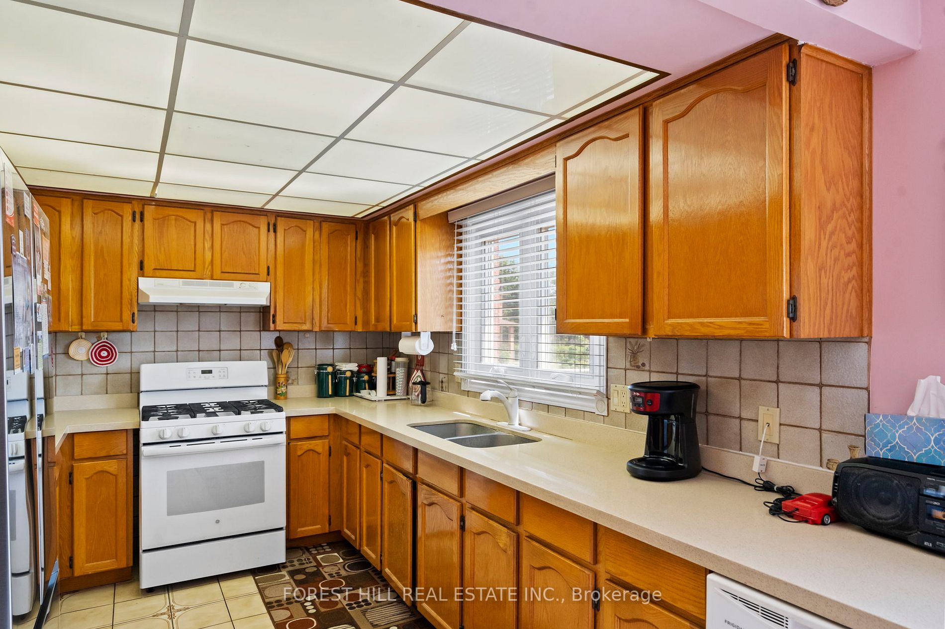 28 Walker Rd E