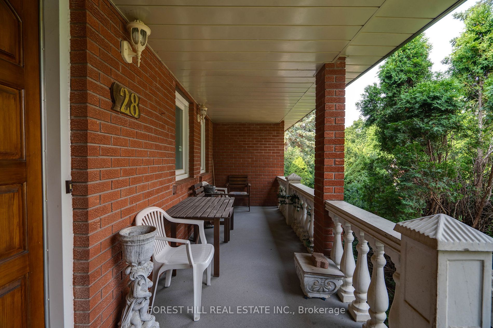 28 Walker Rd E