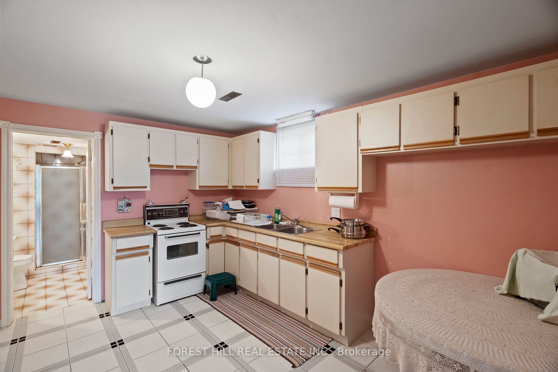 28 Walker Rd E