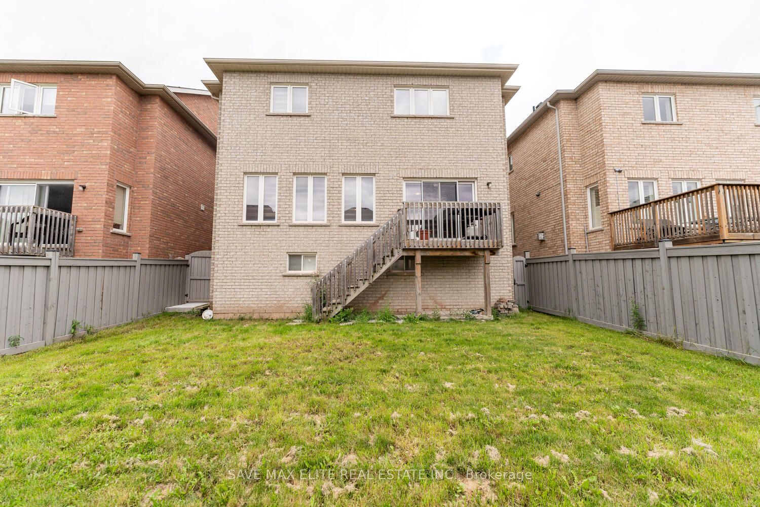 15 Lavallee Cres