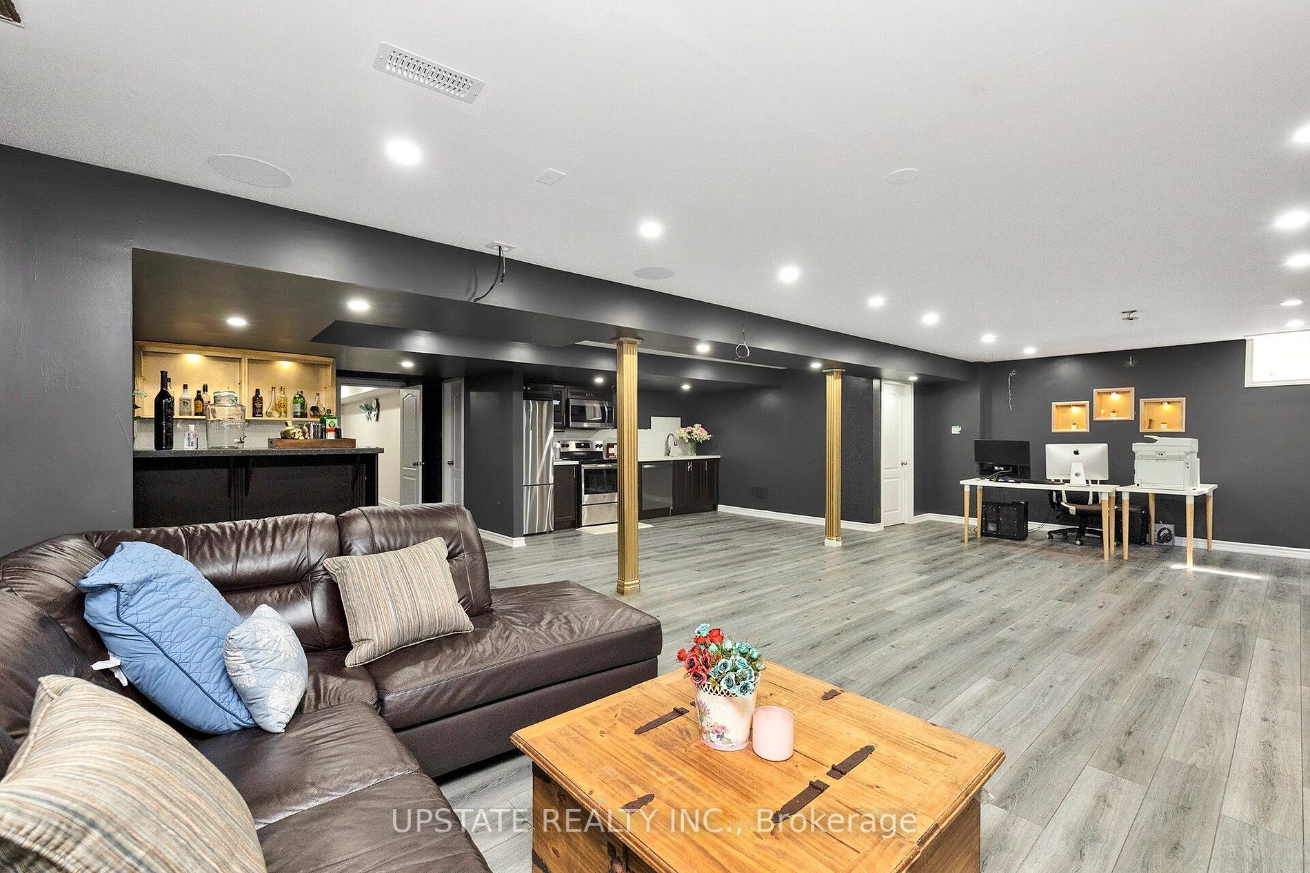 4 Ingleborough Dr