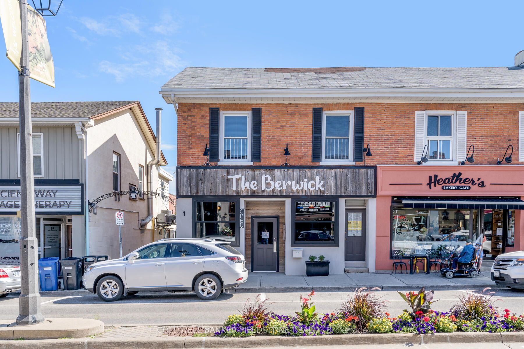 99 Main St S