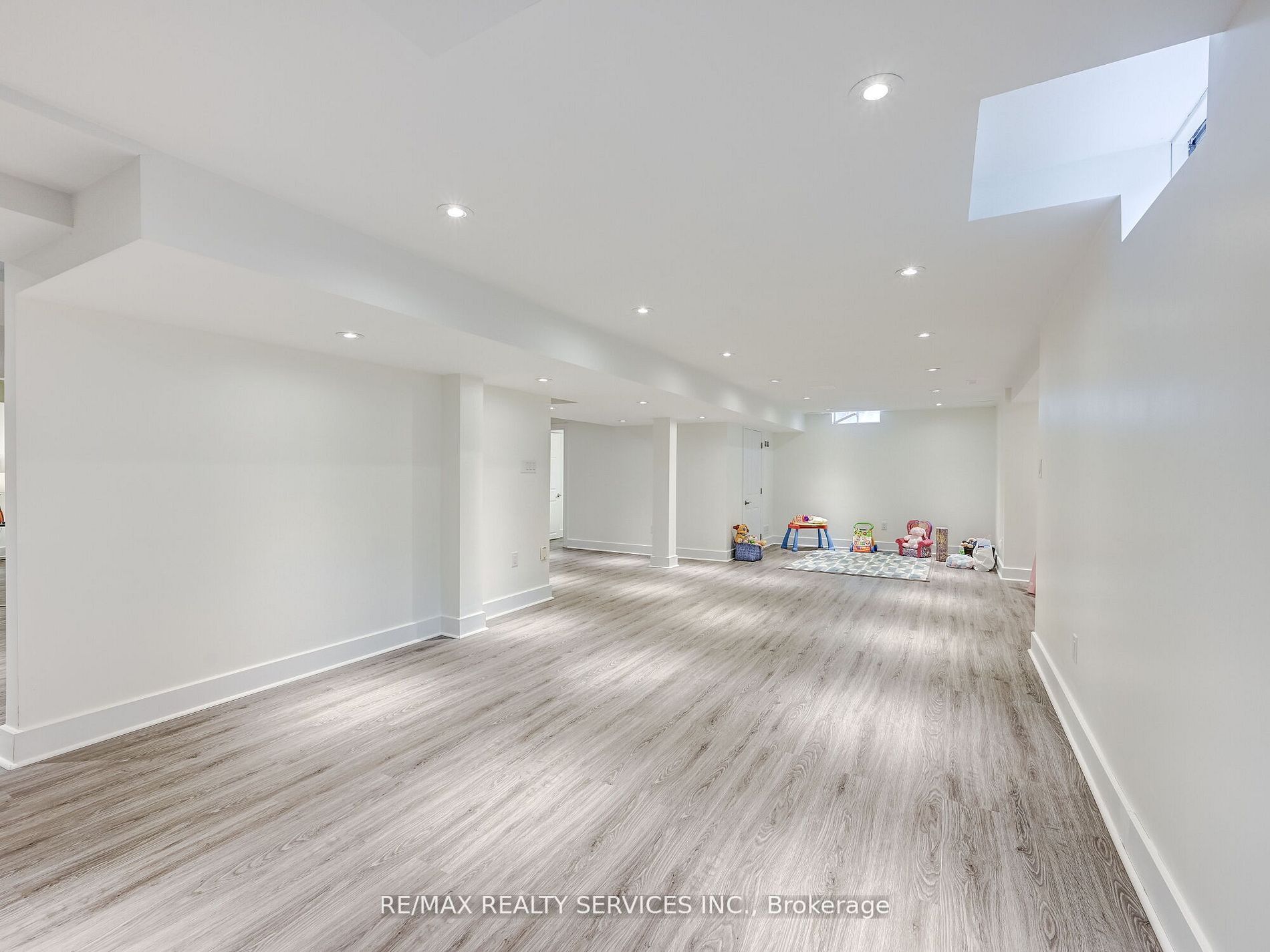 44 Sapphire Cres