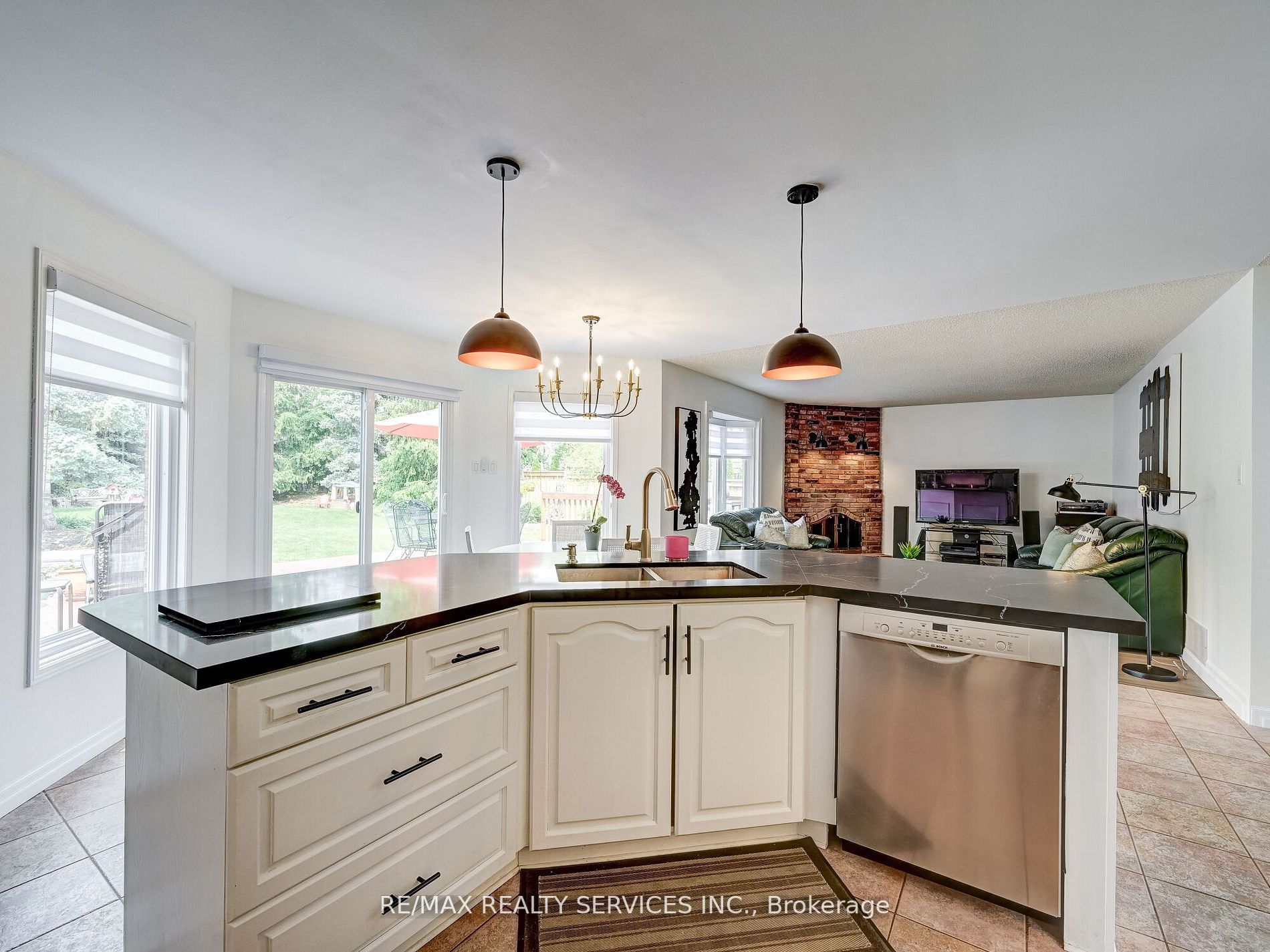 44 Sapphire Cres