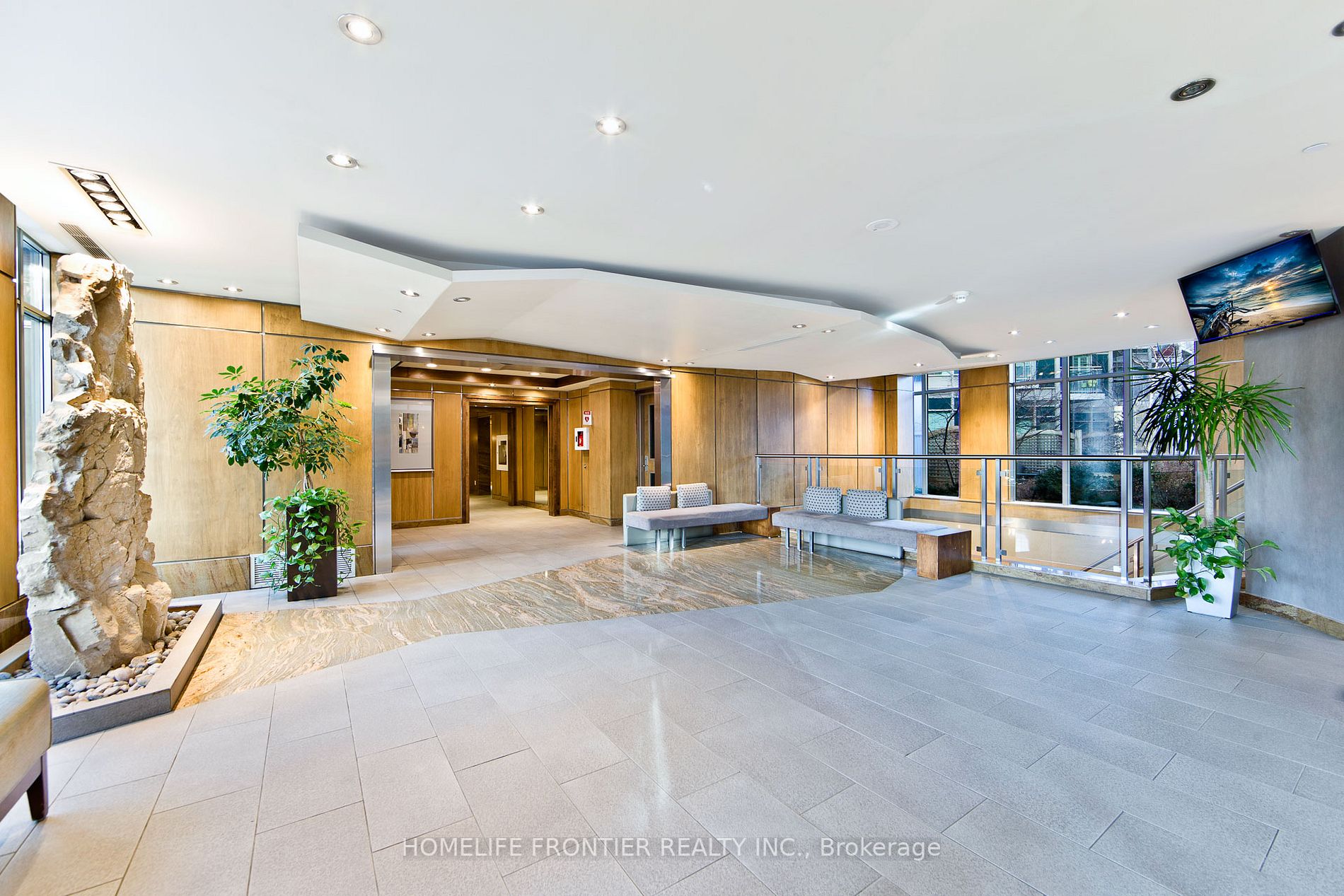Listing W6728940 - Large Photo # 3