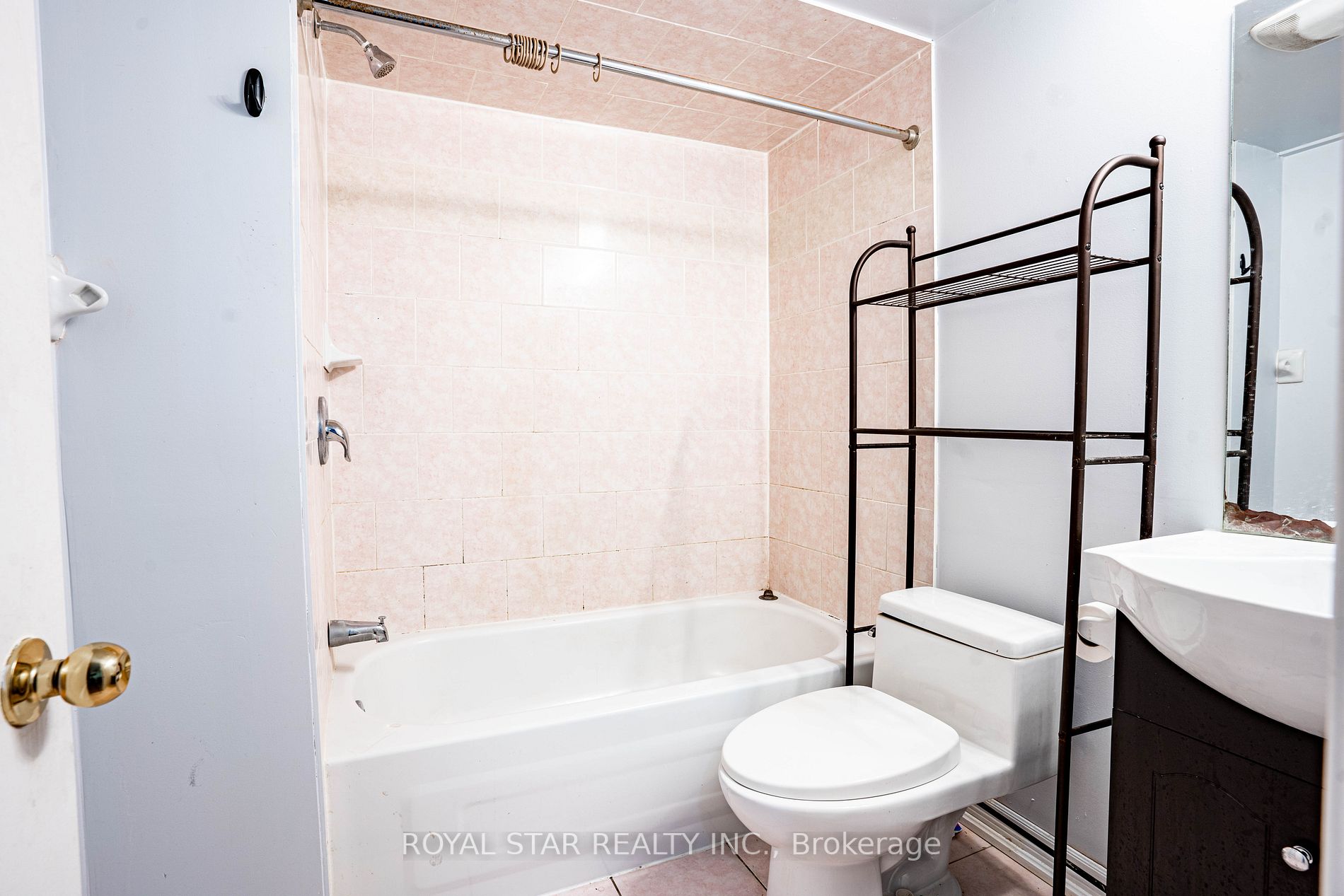 20 Junction Cres