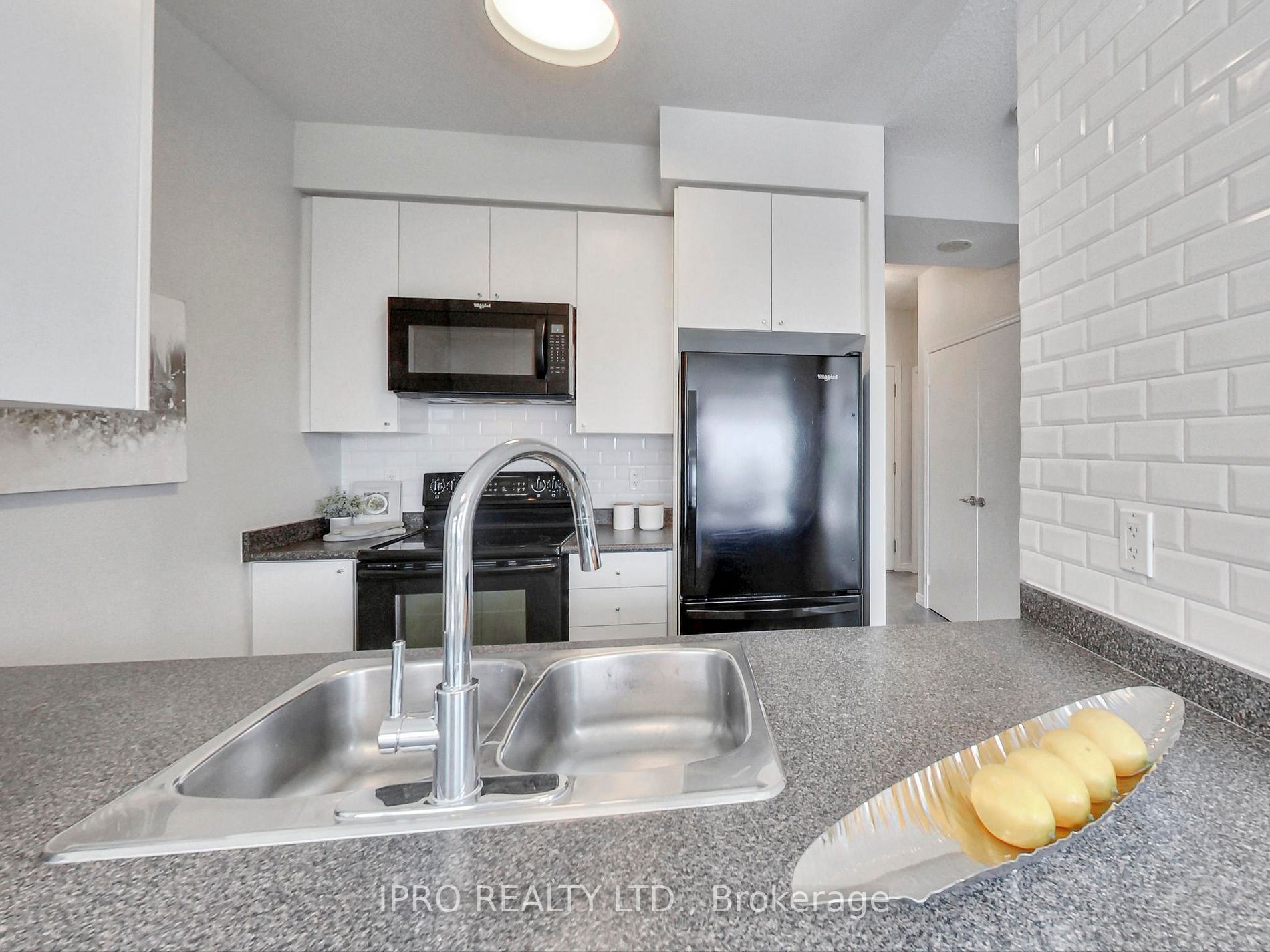 60 Heintzman St, #1613