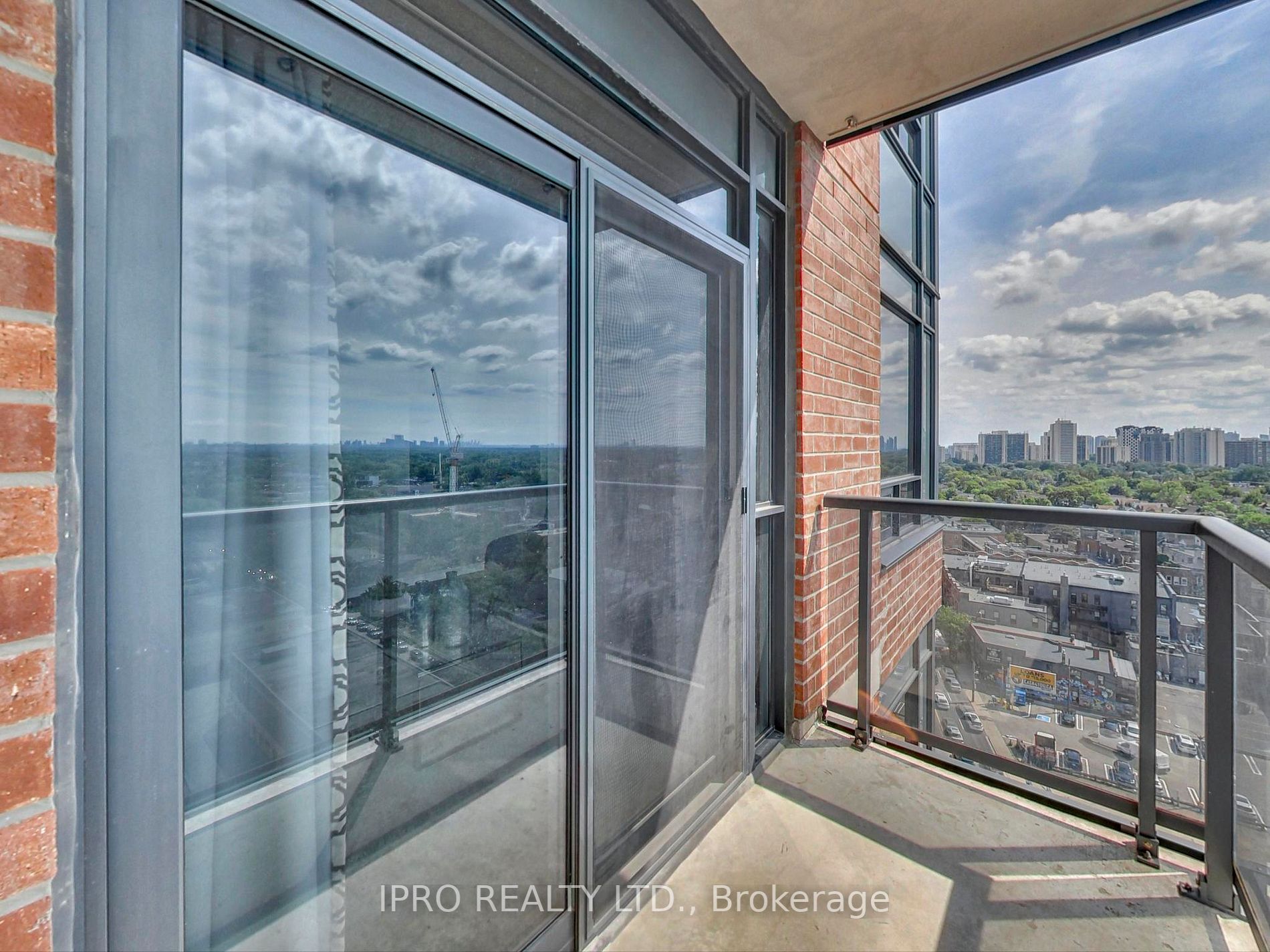 60 Heintzman St, #1613