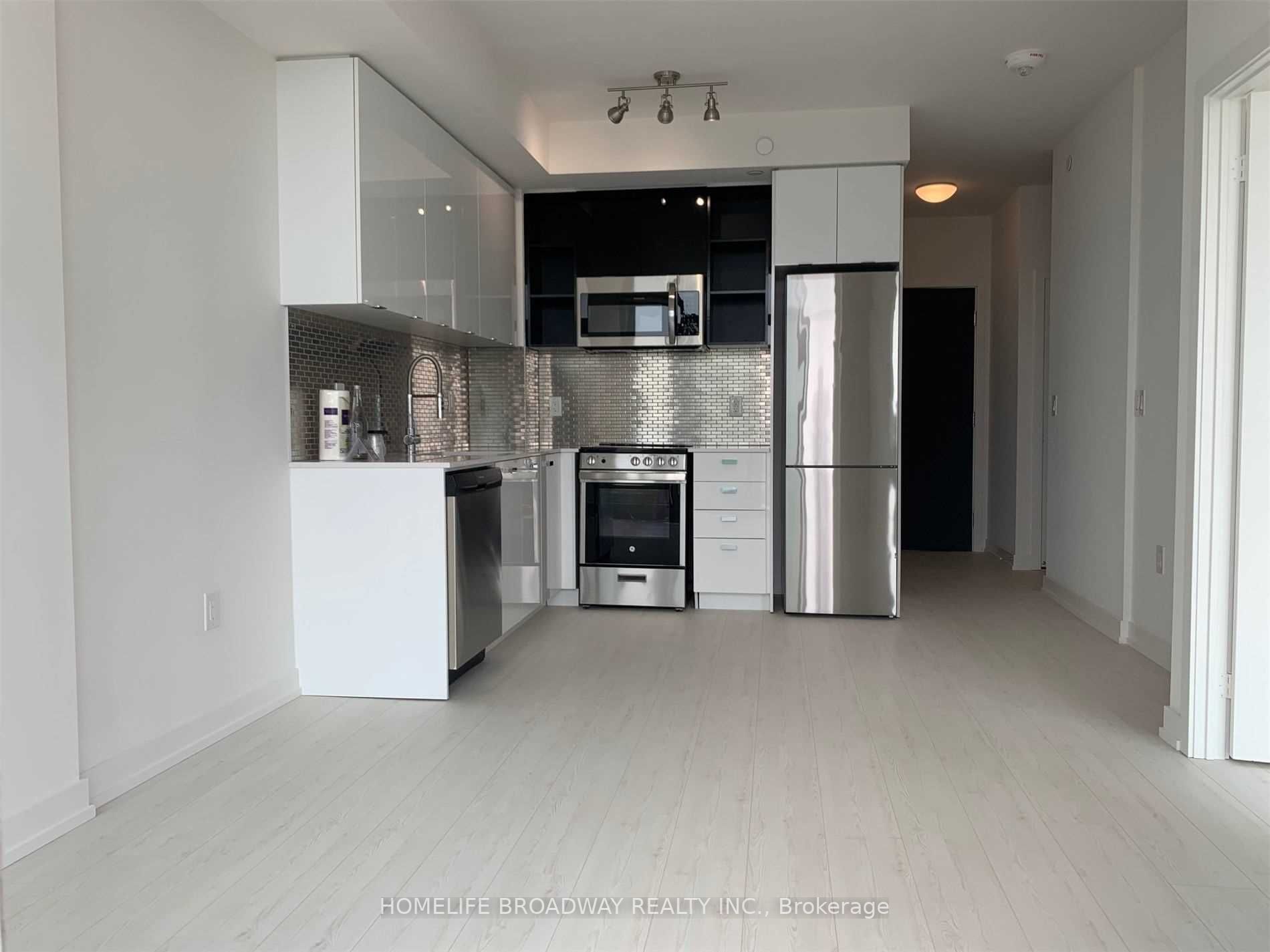10 De Boers Dr, #1302