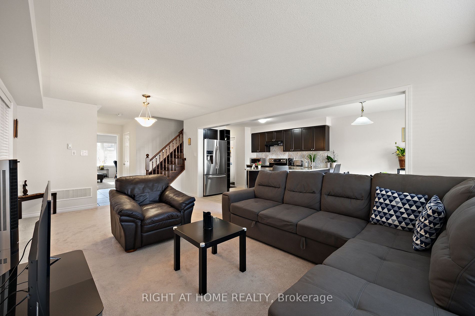93 Enford Cres