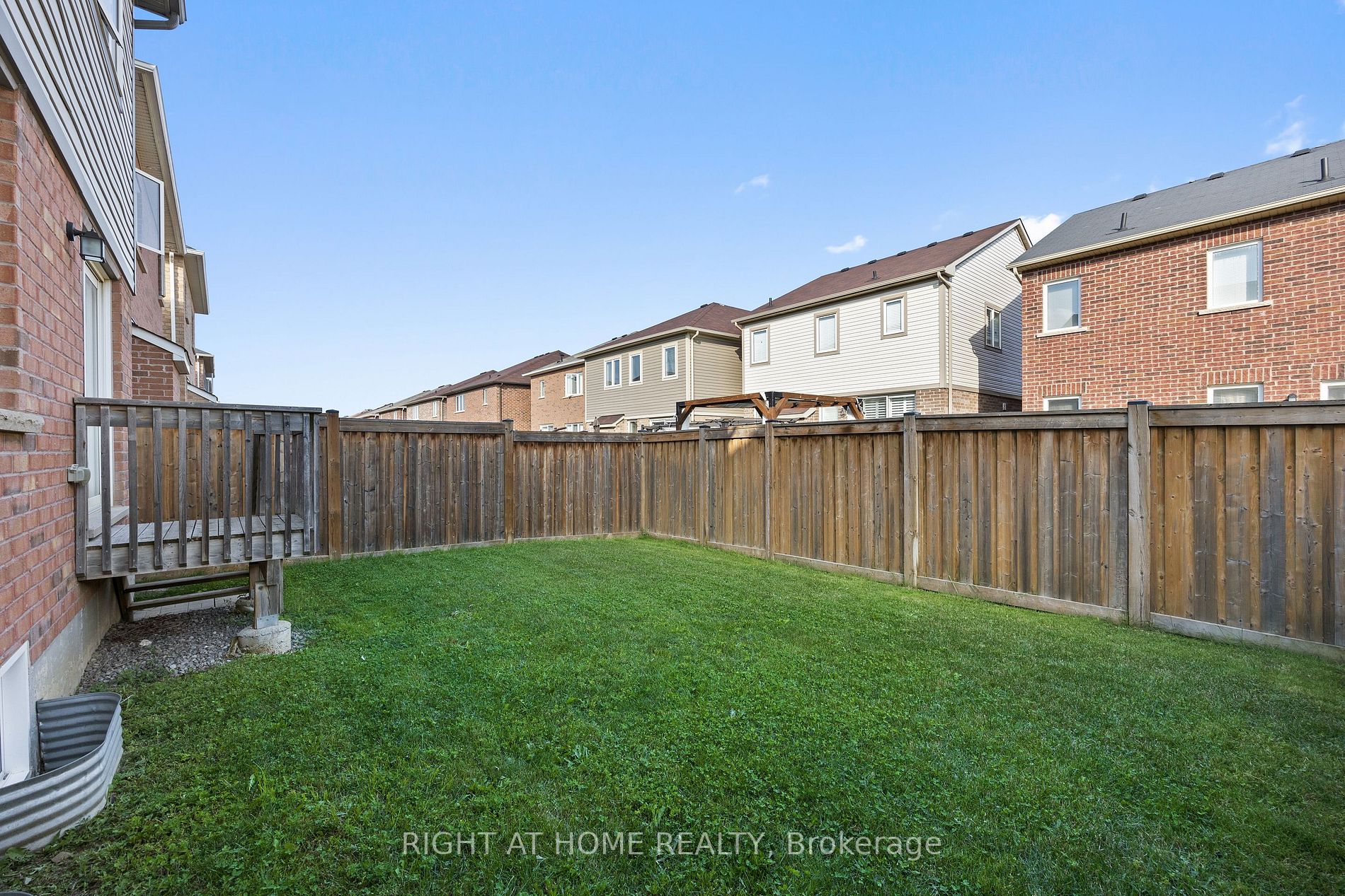 93 Enford Cres