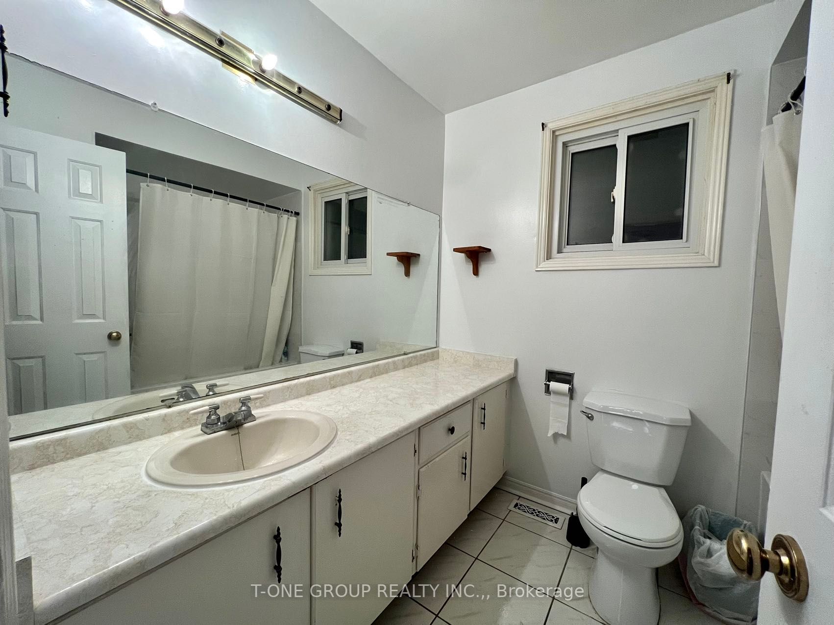 63 Stillwater Cres