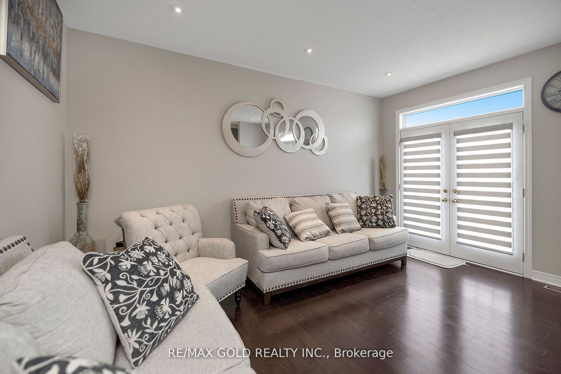 12 Torraville St W