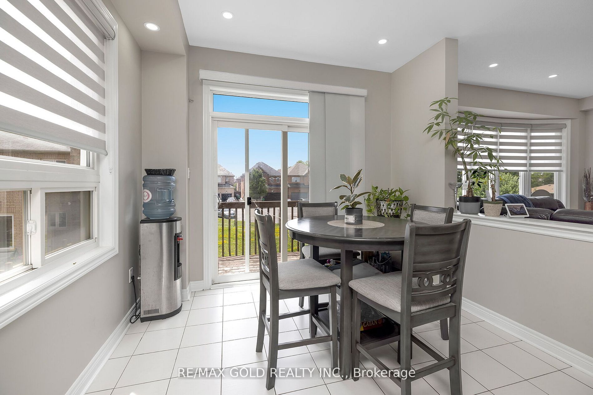 12 Torraville St W