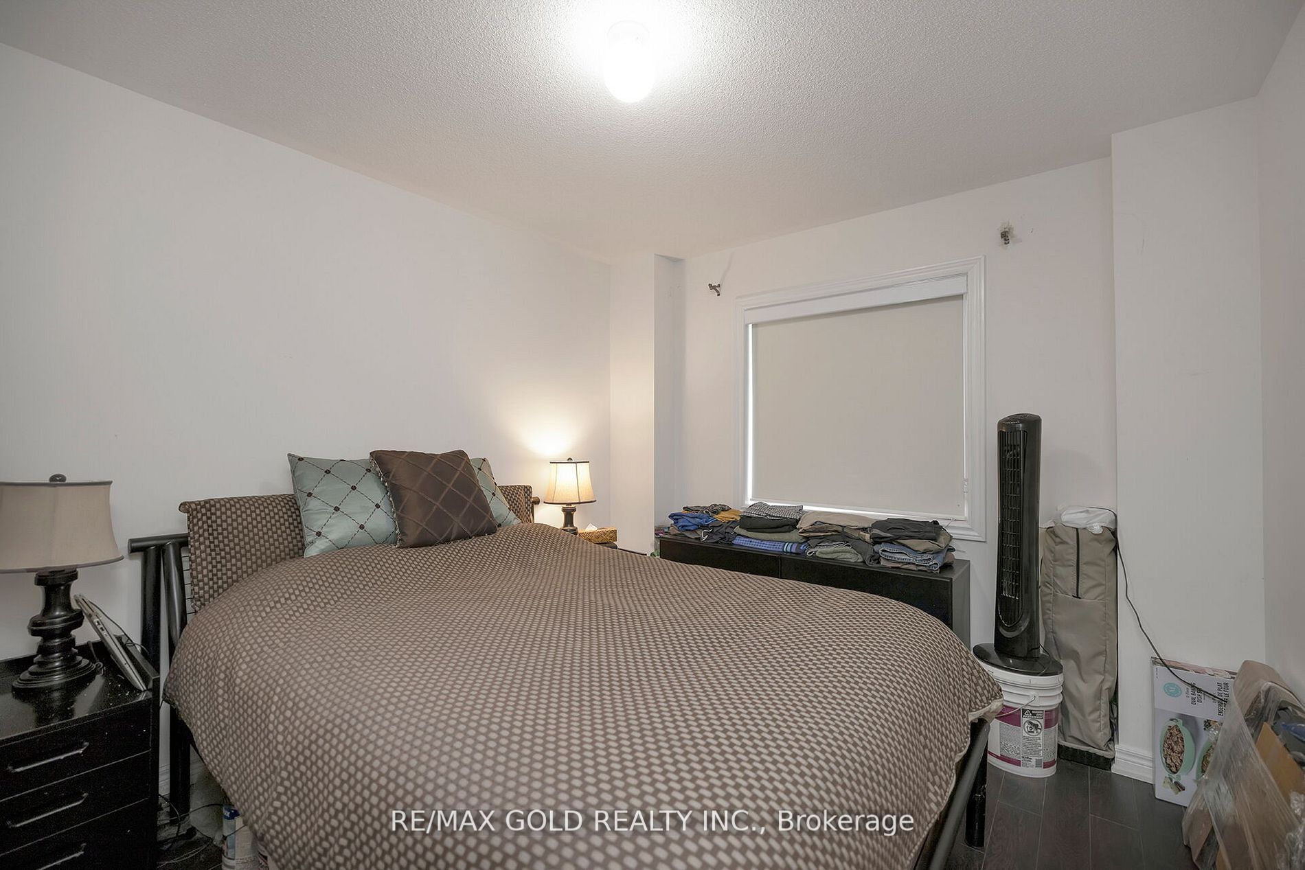 12 Torraville St W