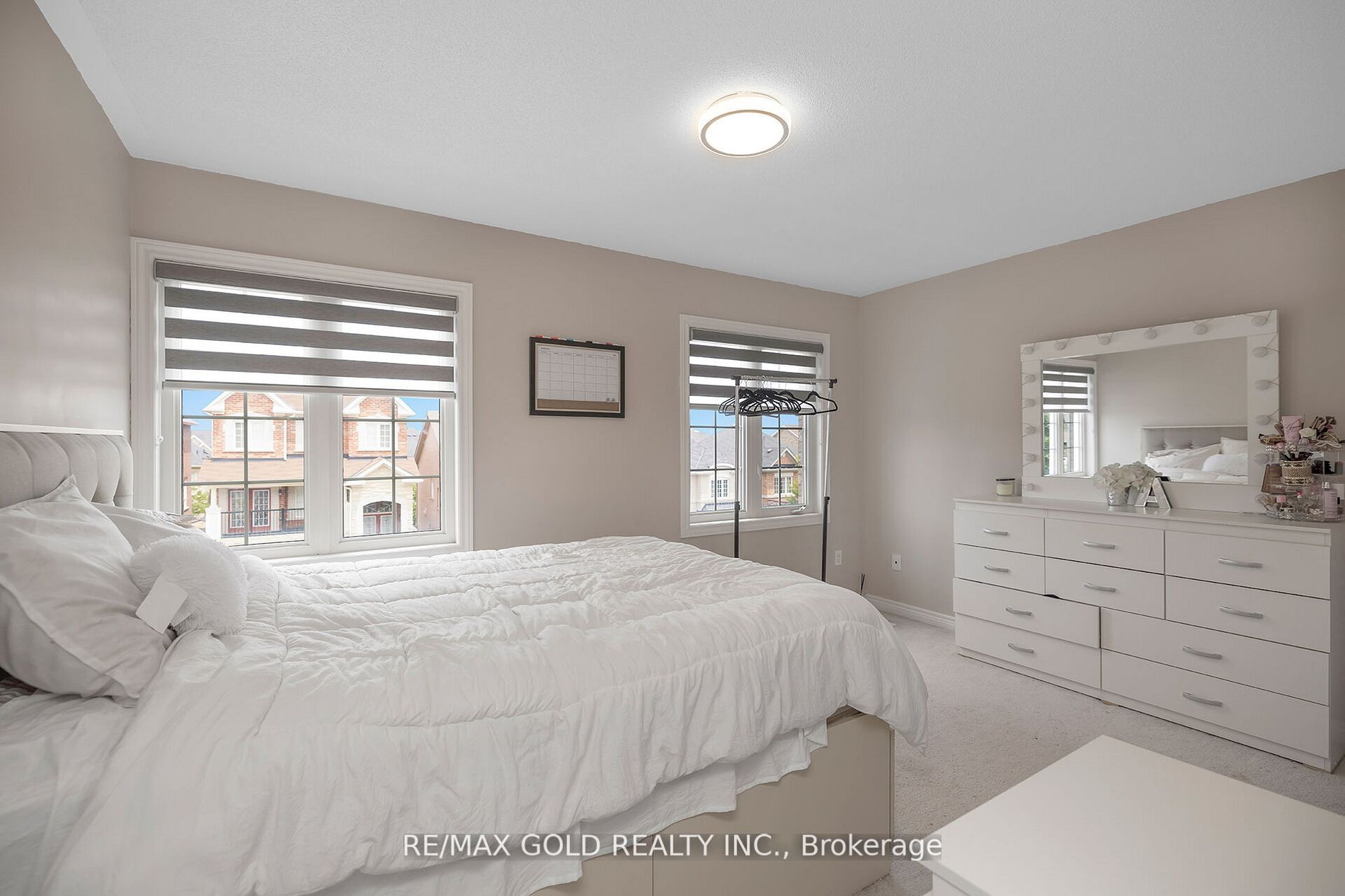 12 Torraville St W