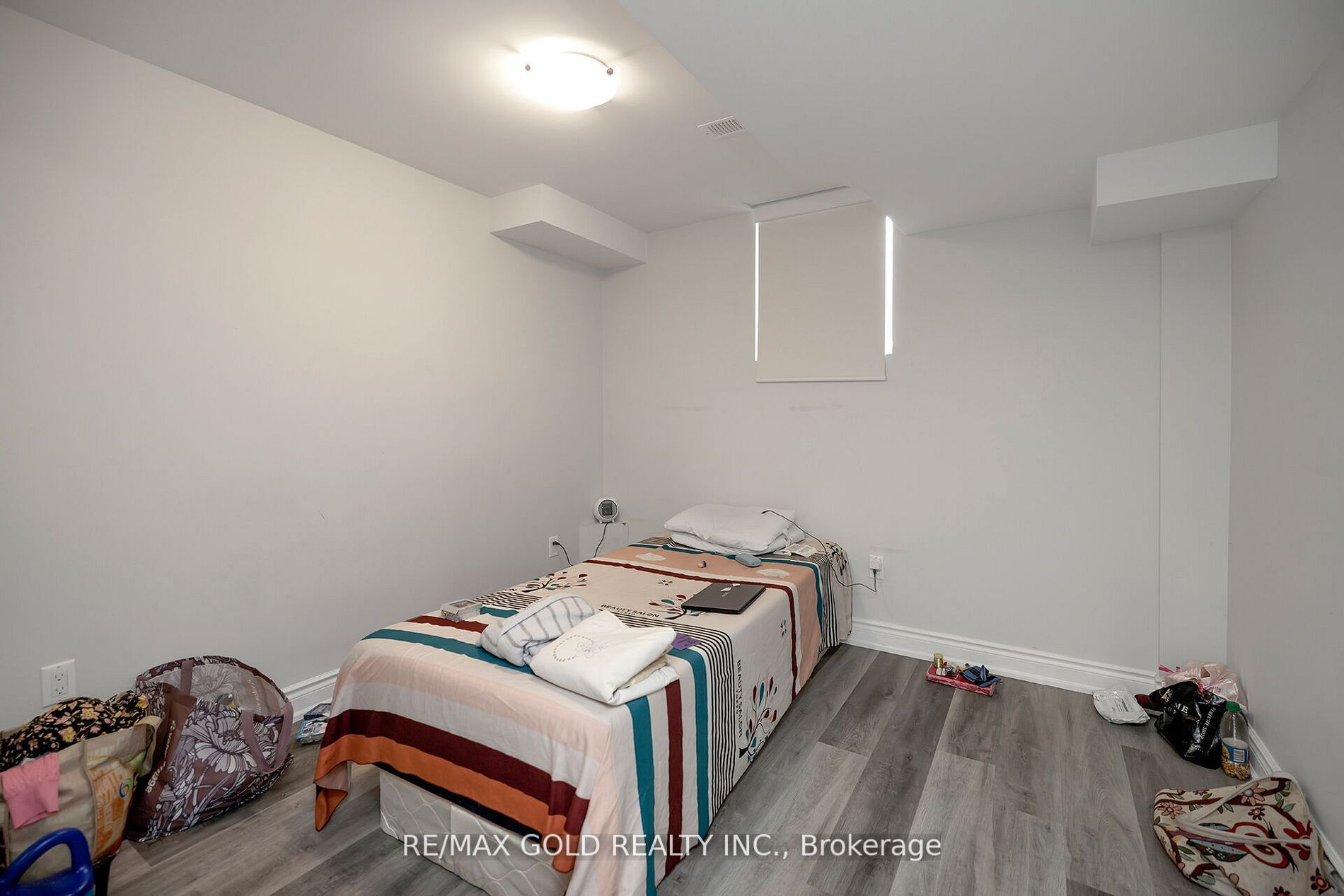 12 Torraville St W
