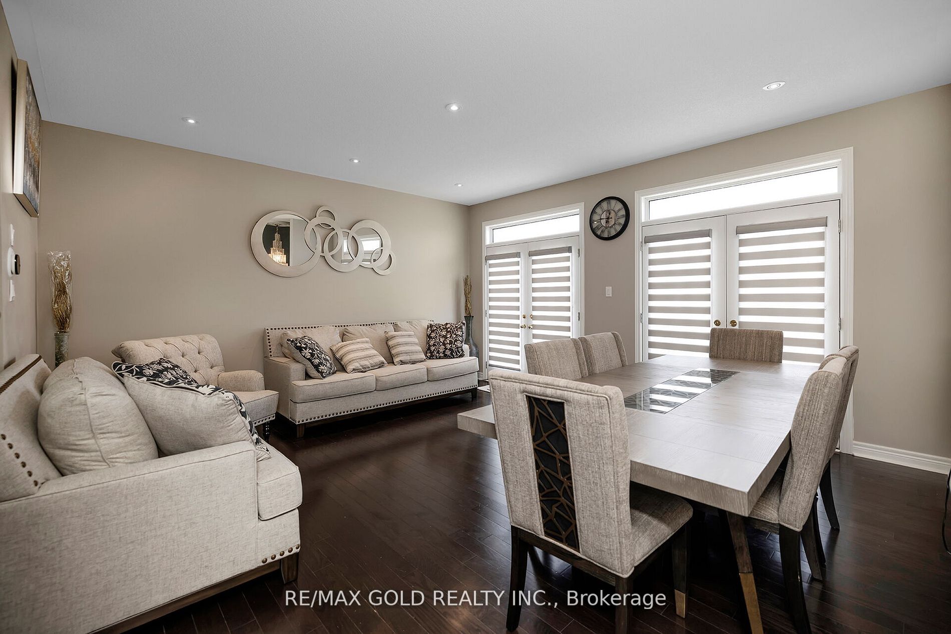 12 Torraville St W