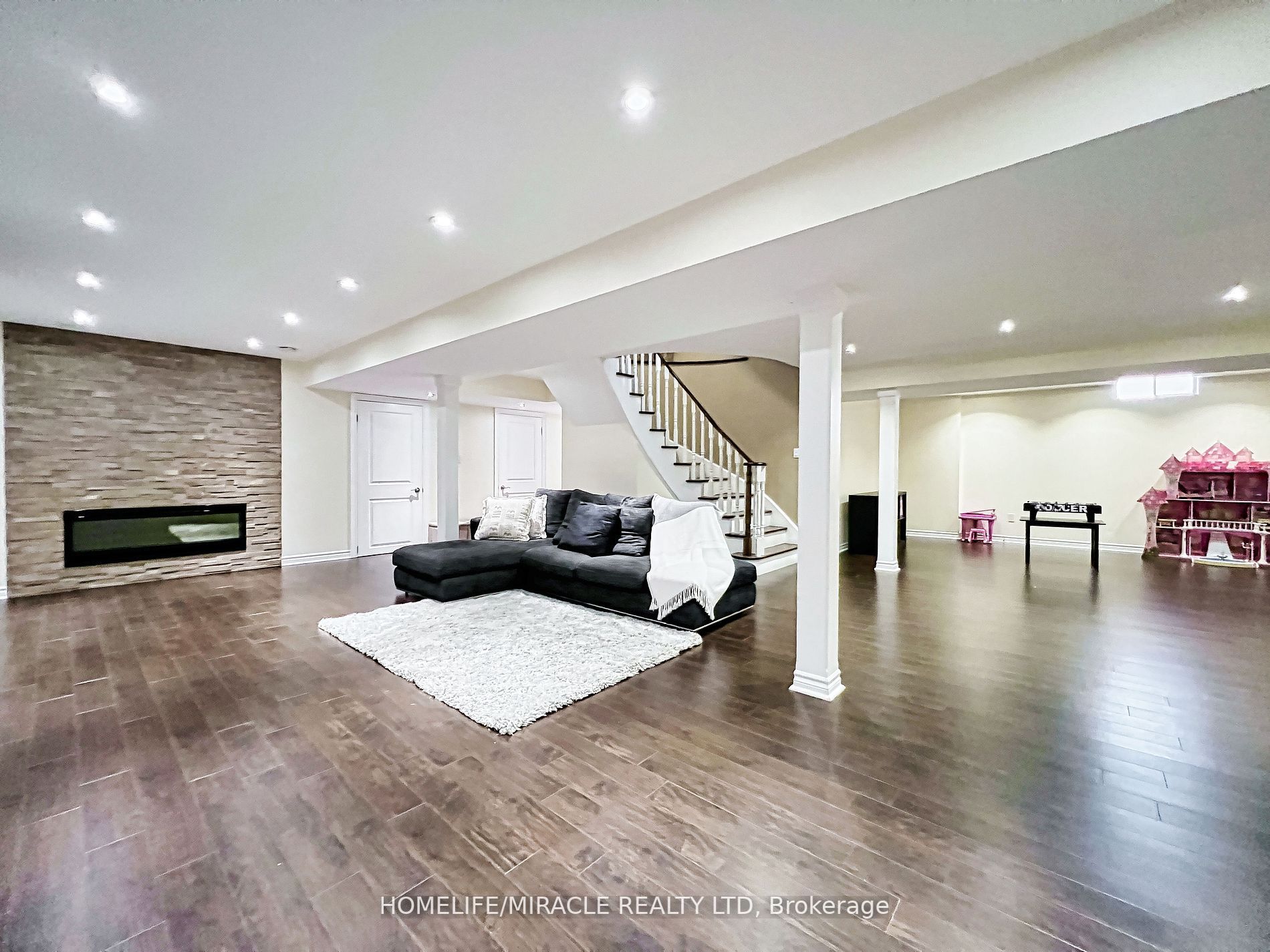 4478 Grassland Crescent