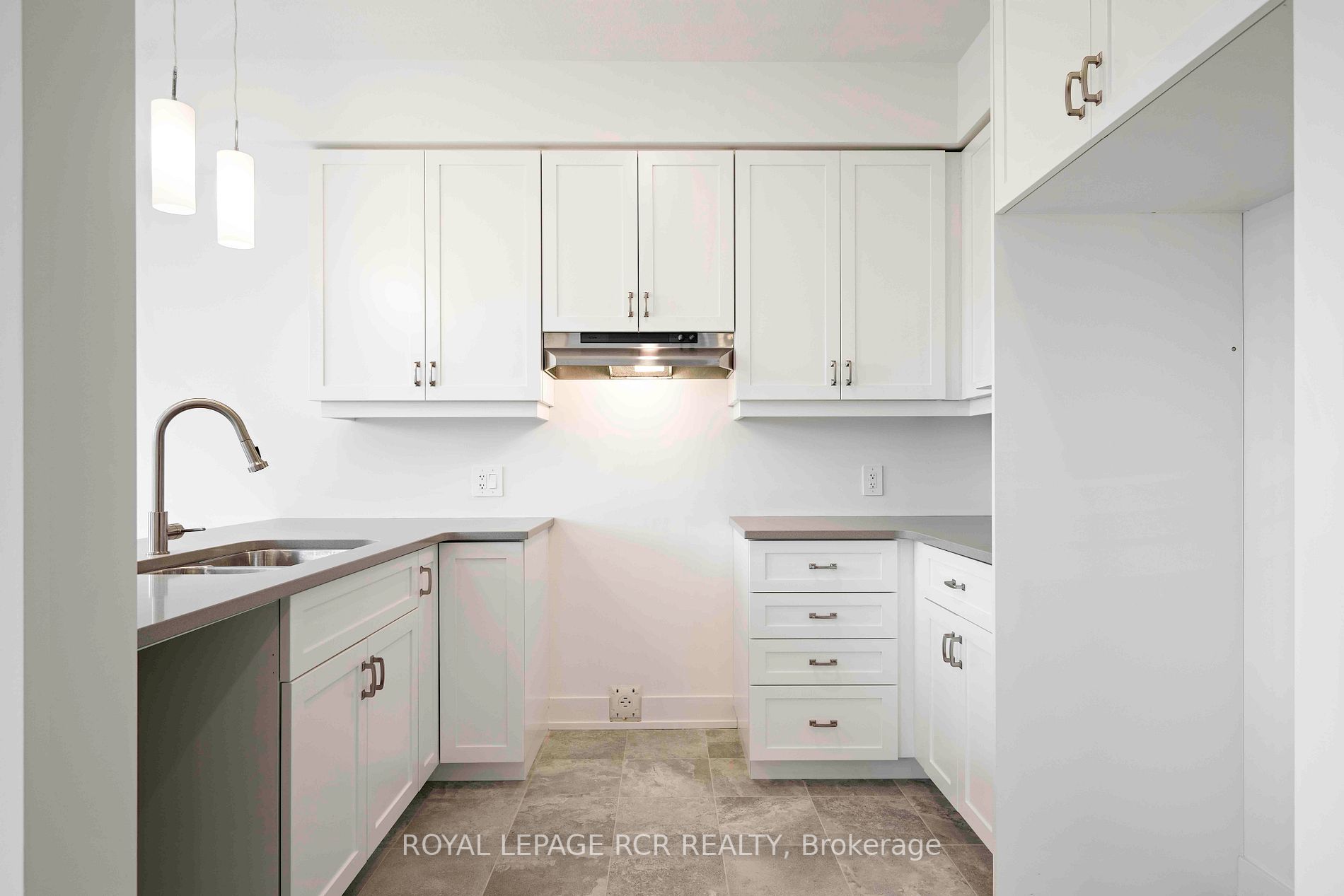 690 Broadway, #28