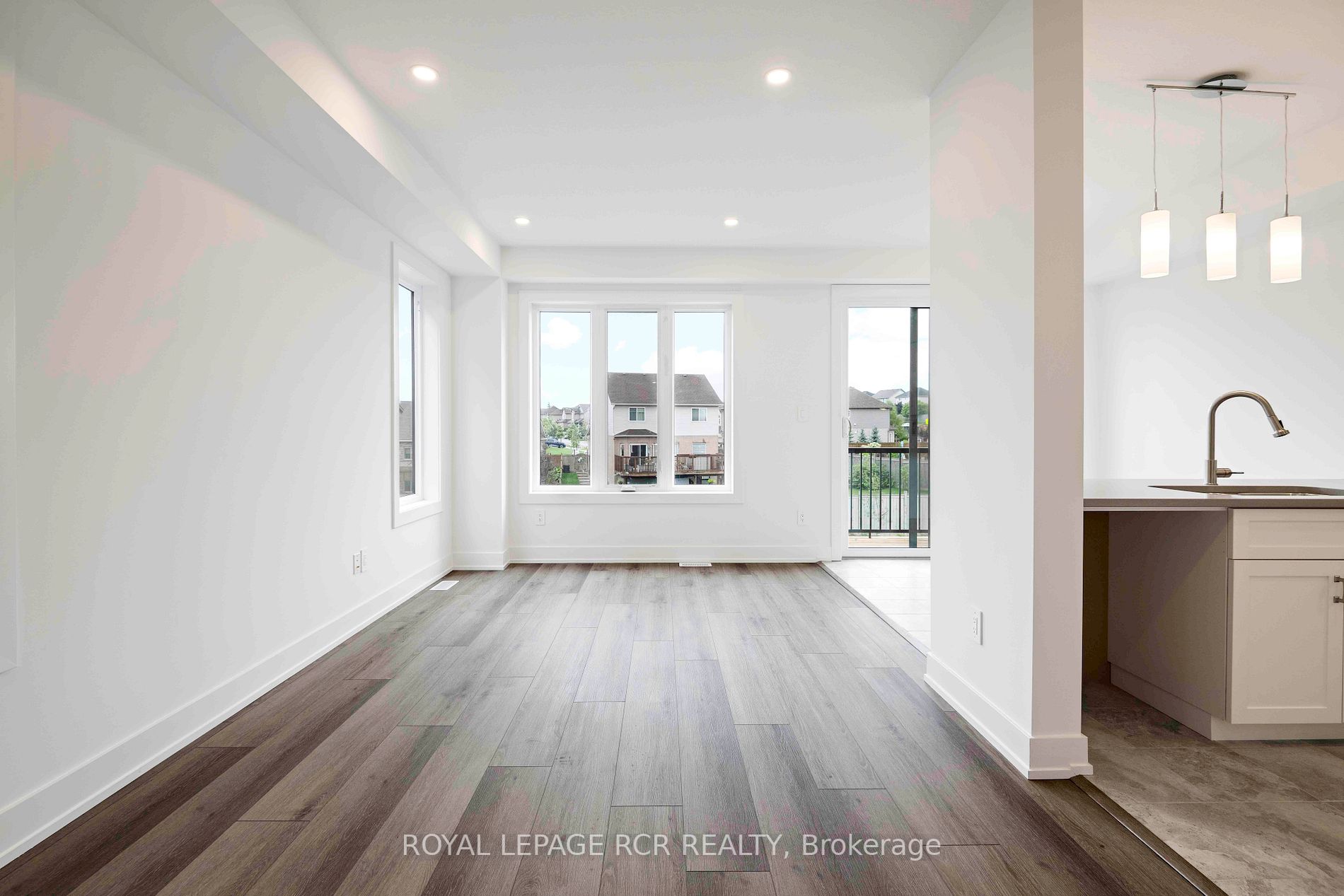 690 Broadway, #28