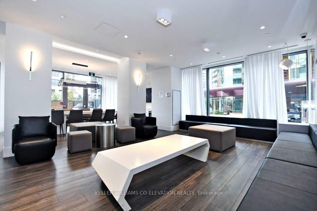10 De Boers Dr, #601