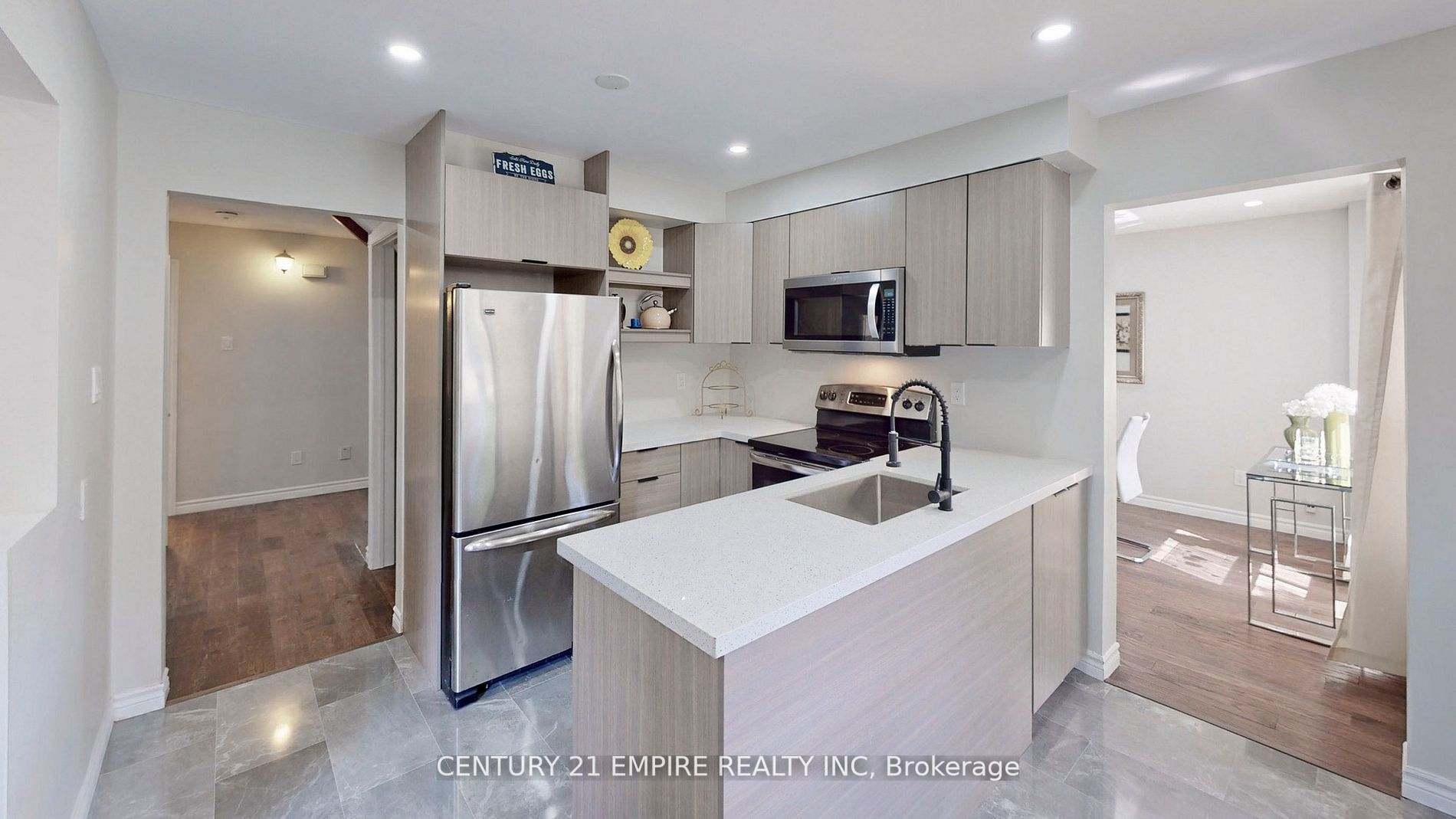 20 Sunforest Dr