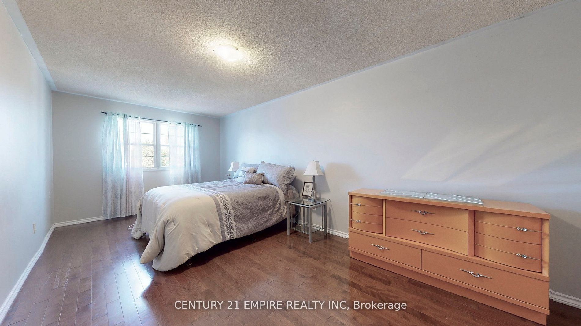 20 Sunforest Dr