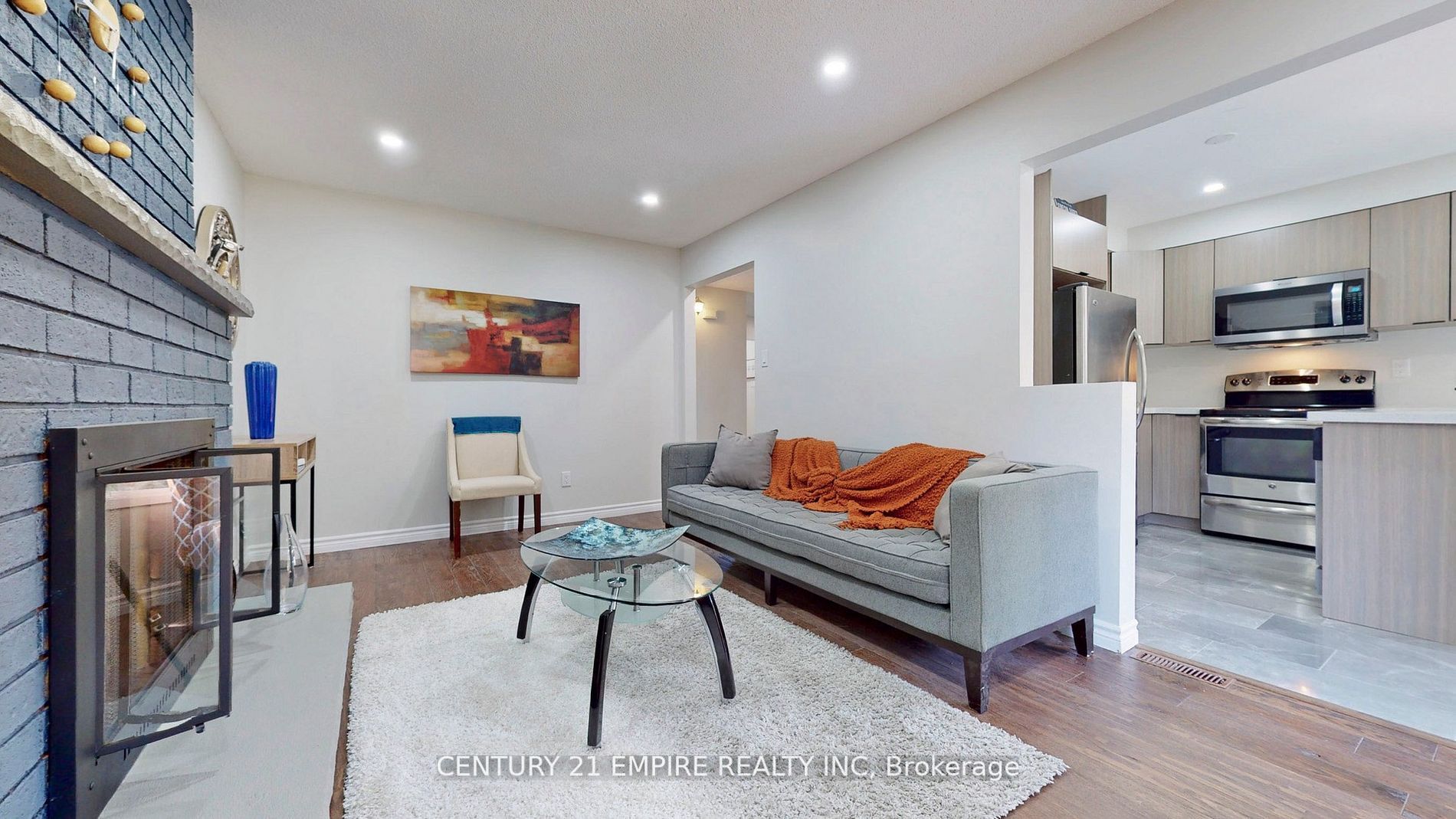 20 Sunforest Dr