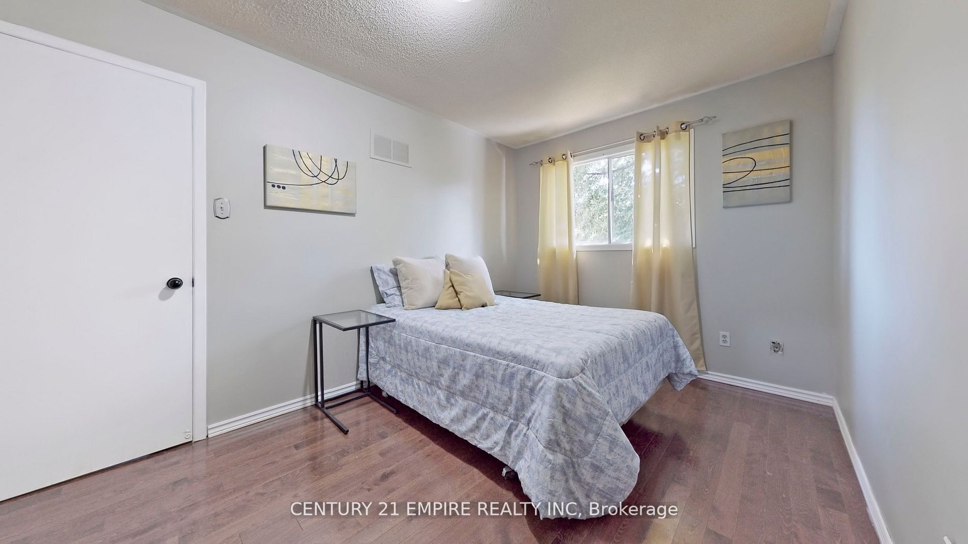 20 Sunforest Dr