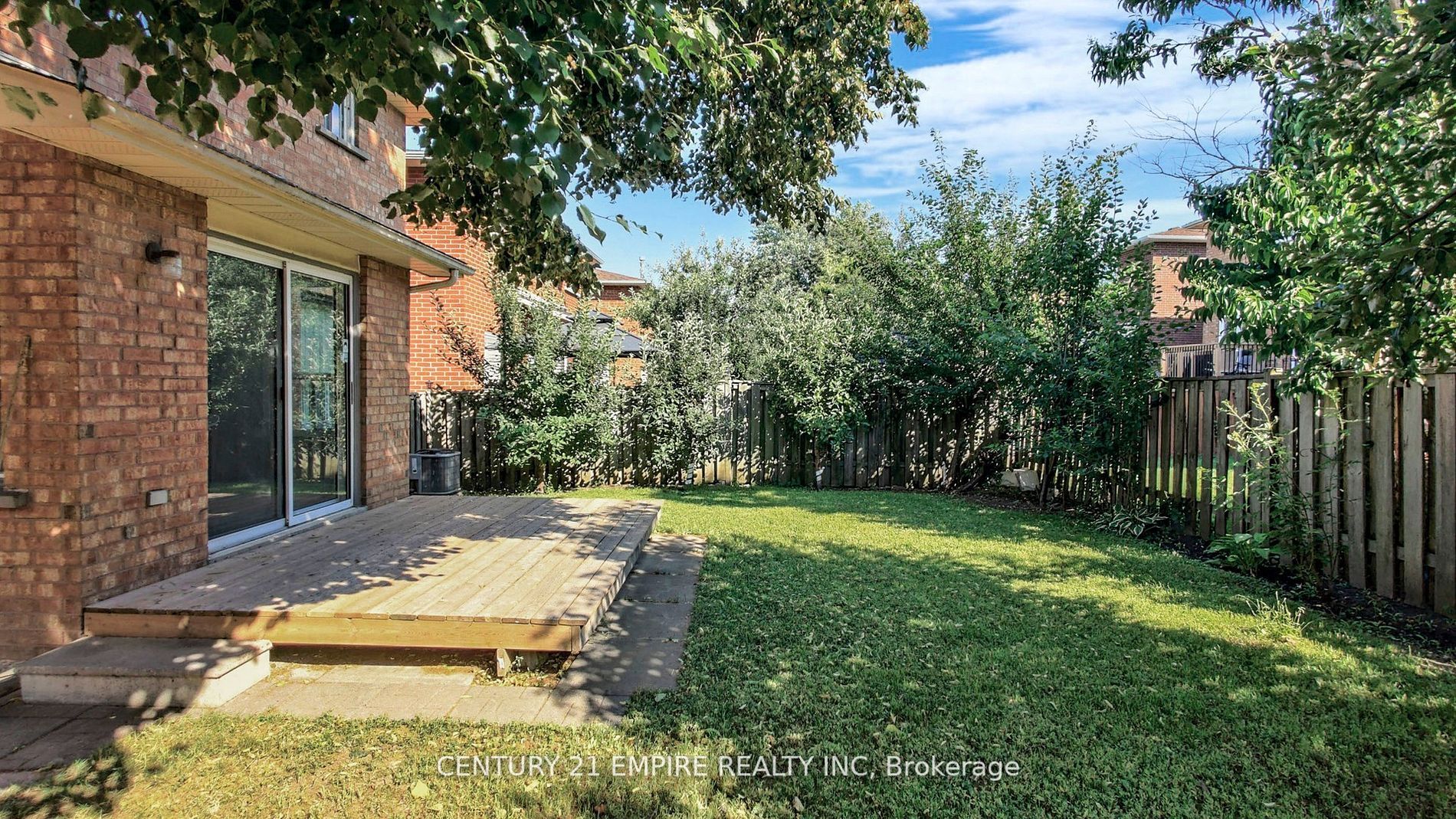 20 Sunforest Dr