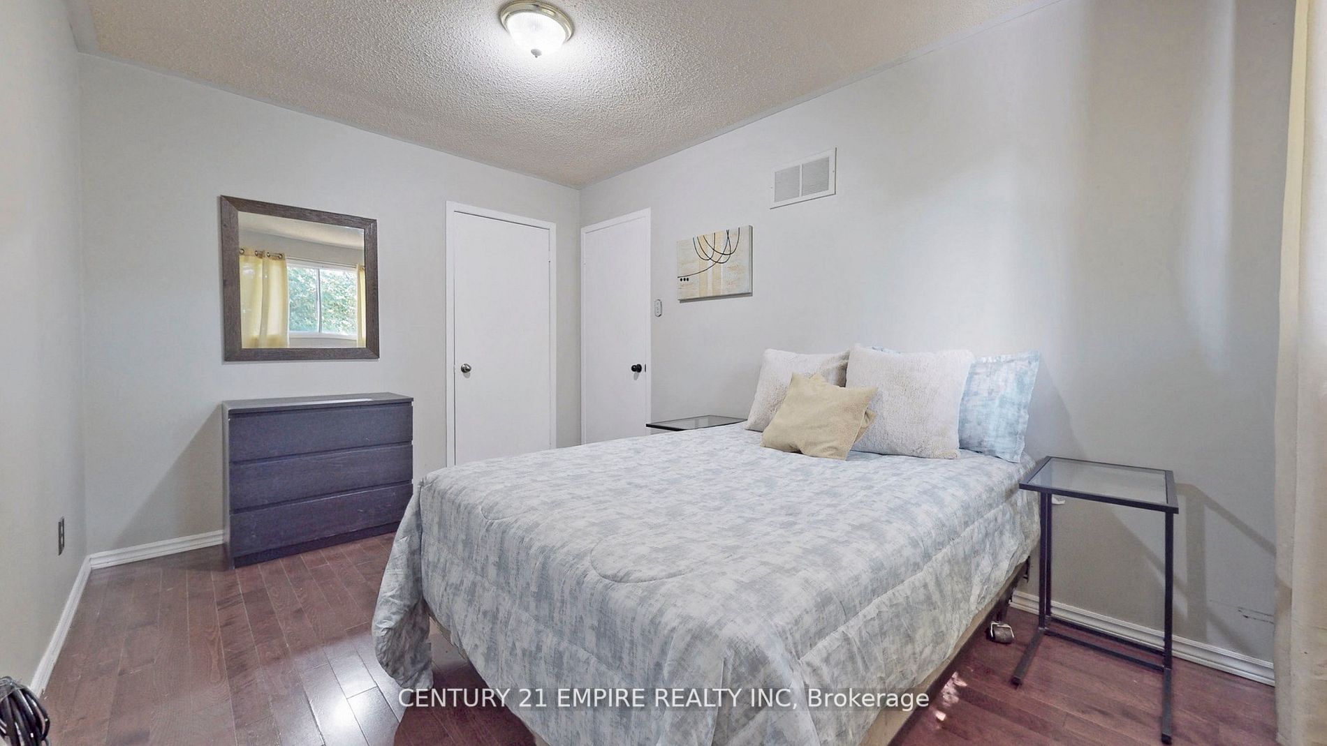 20 Sunforest Dr