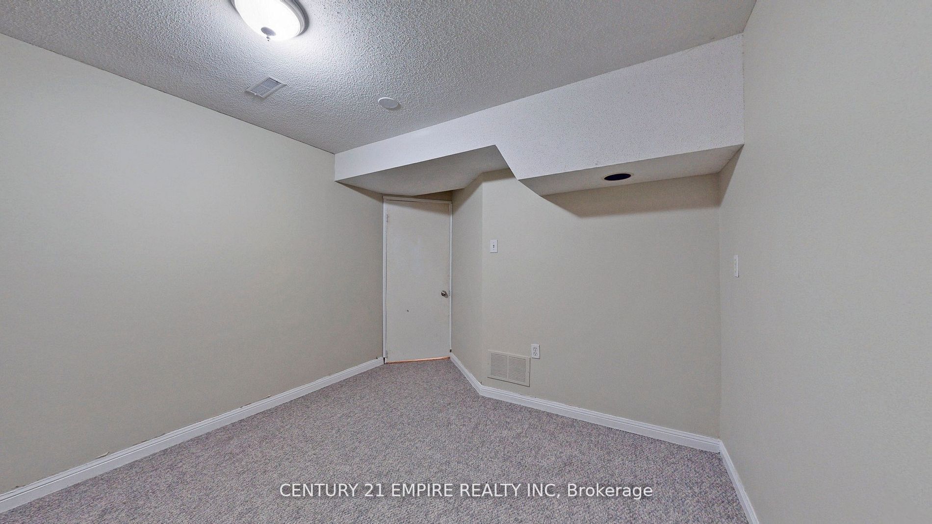 20 Sunforest Dr