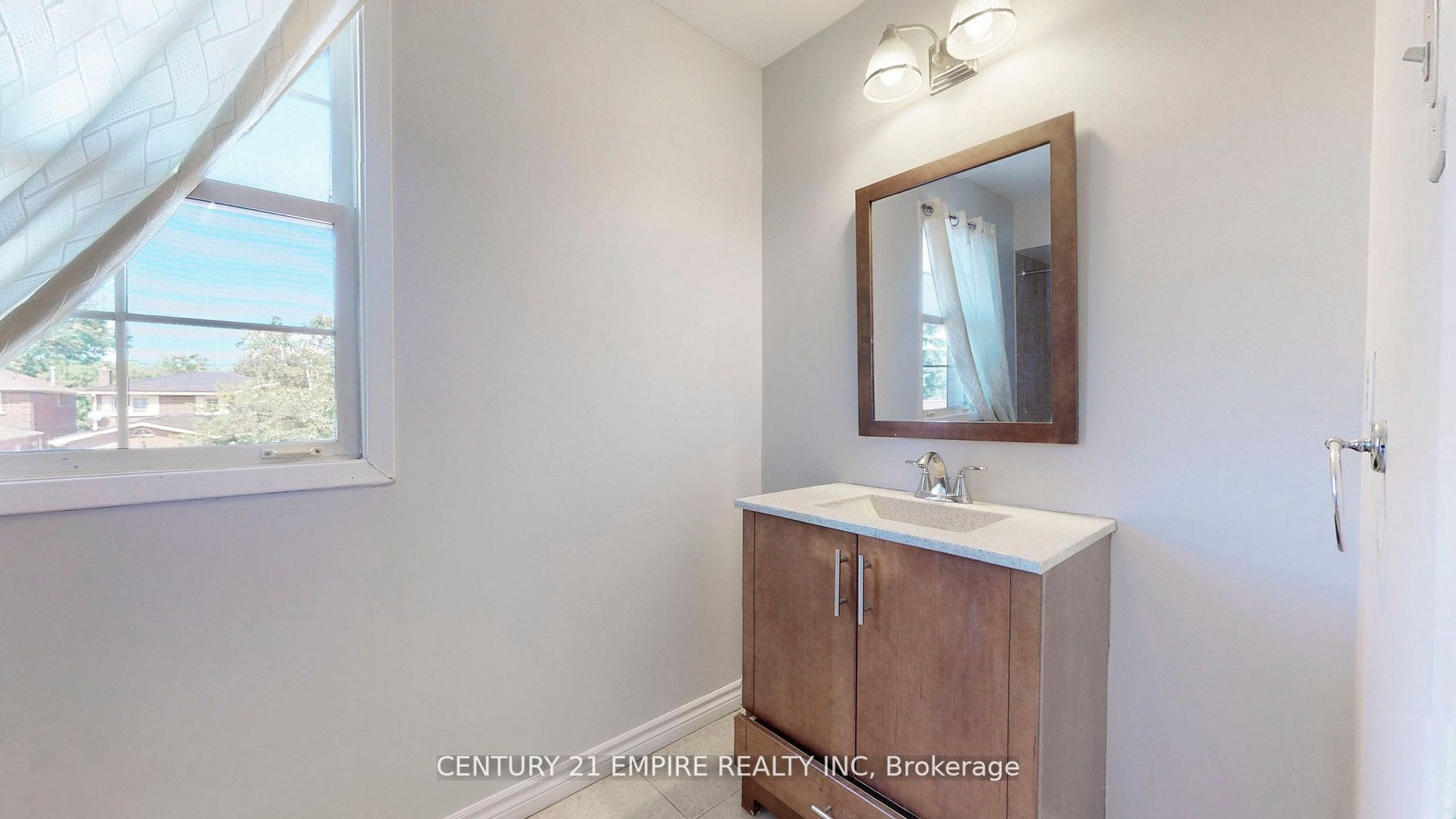 20 Sunforest Dr