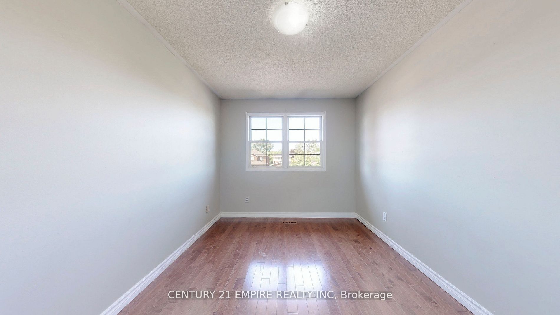 20 Sunforest Dr