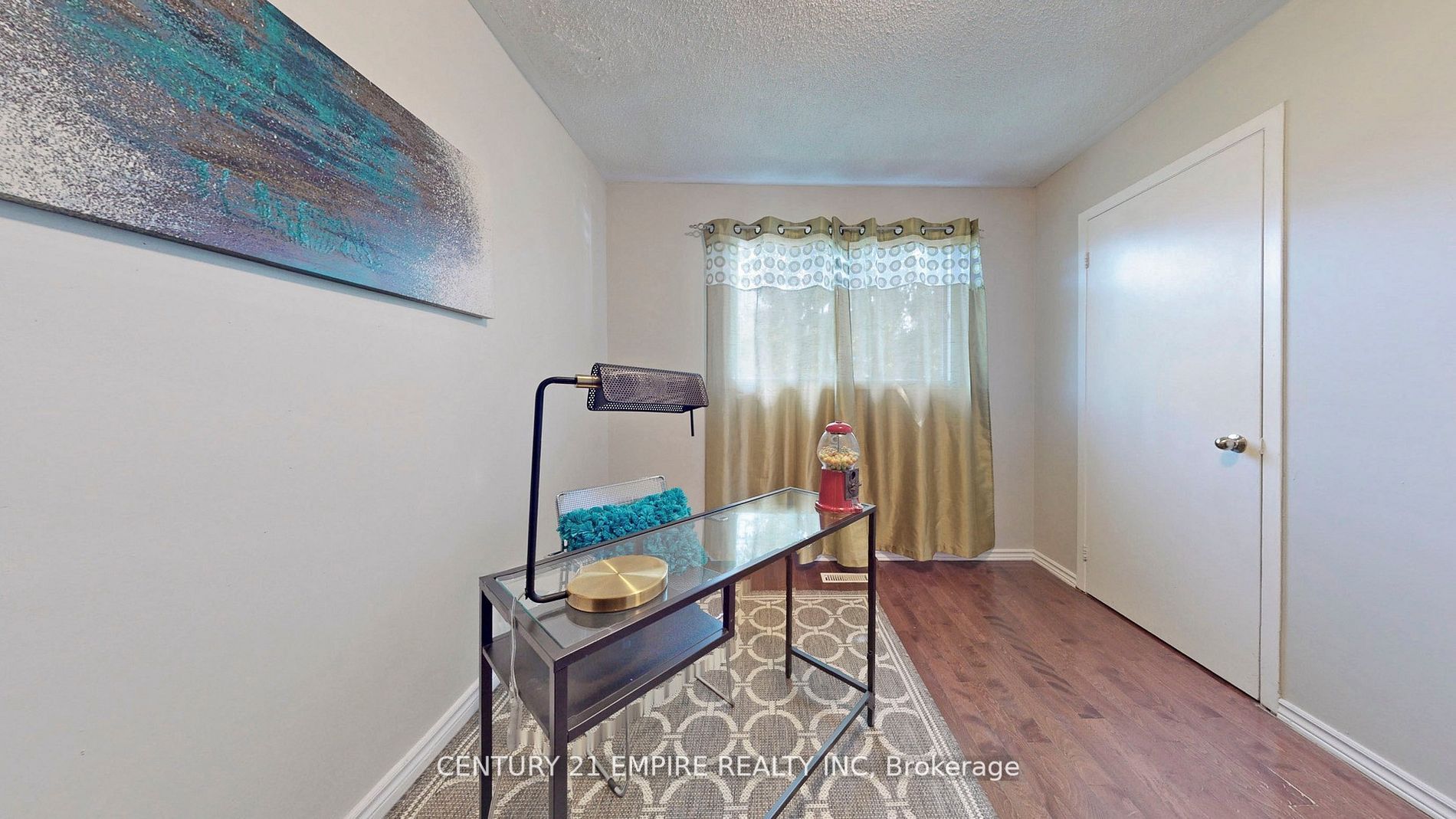 20 Sunforest Dr
