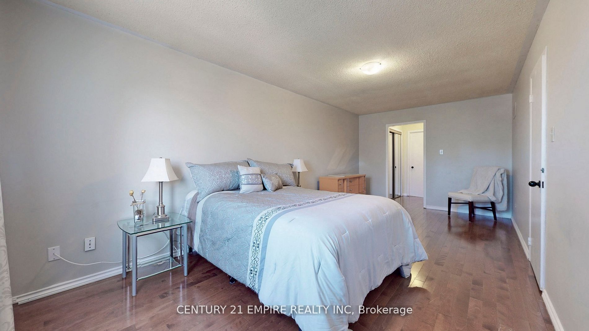 20 Sunforest Dr