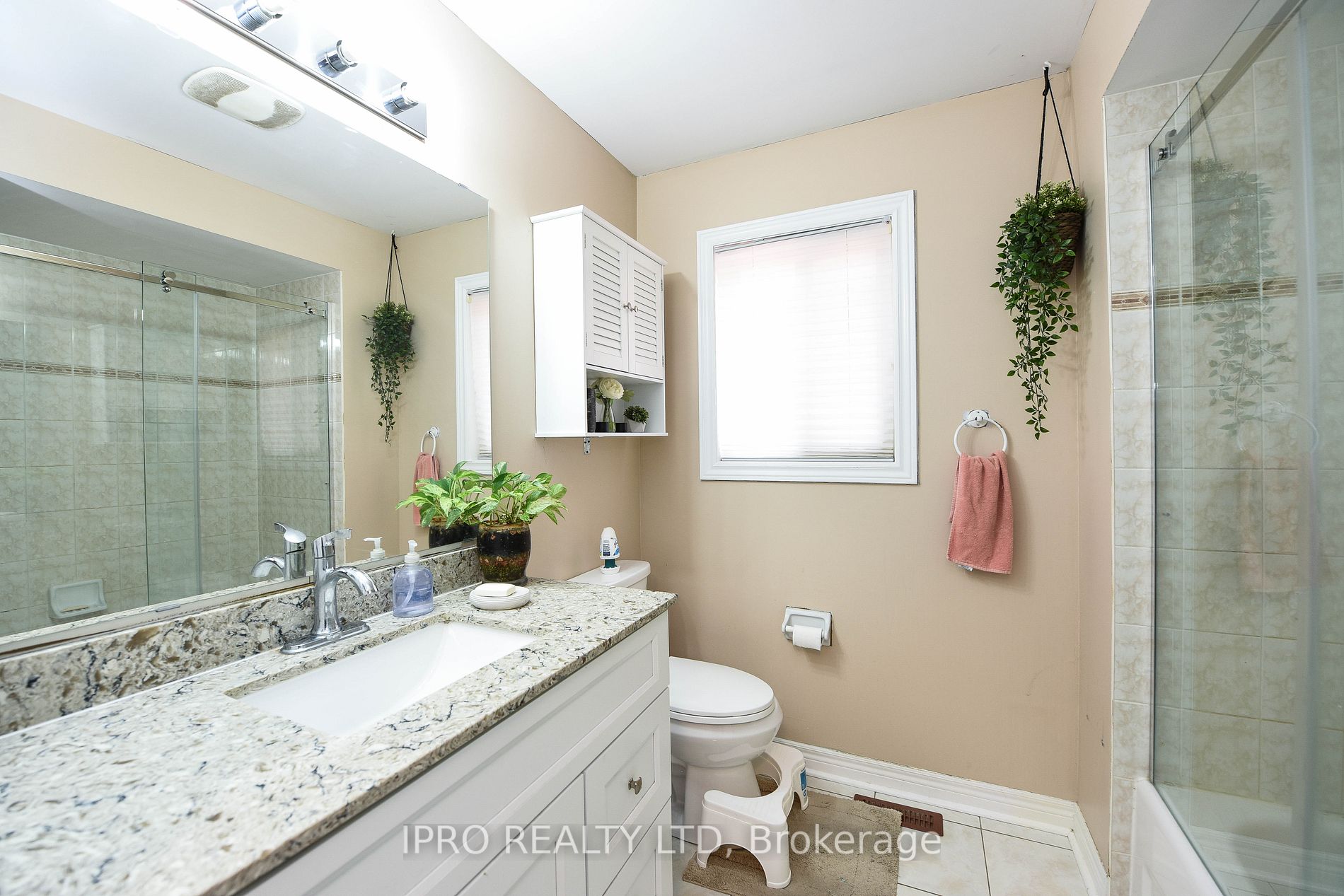 41 Fallstar Cres