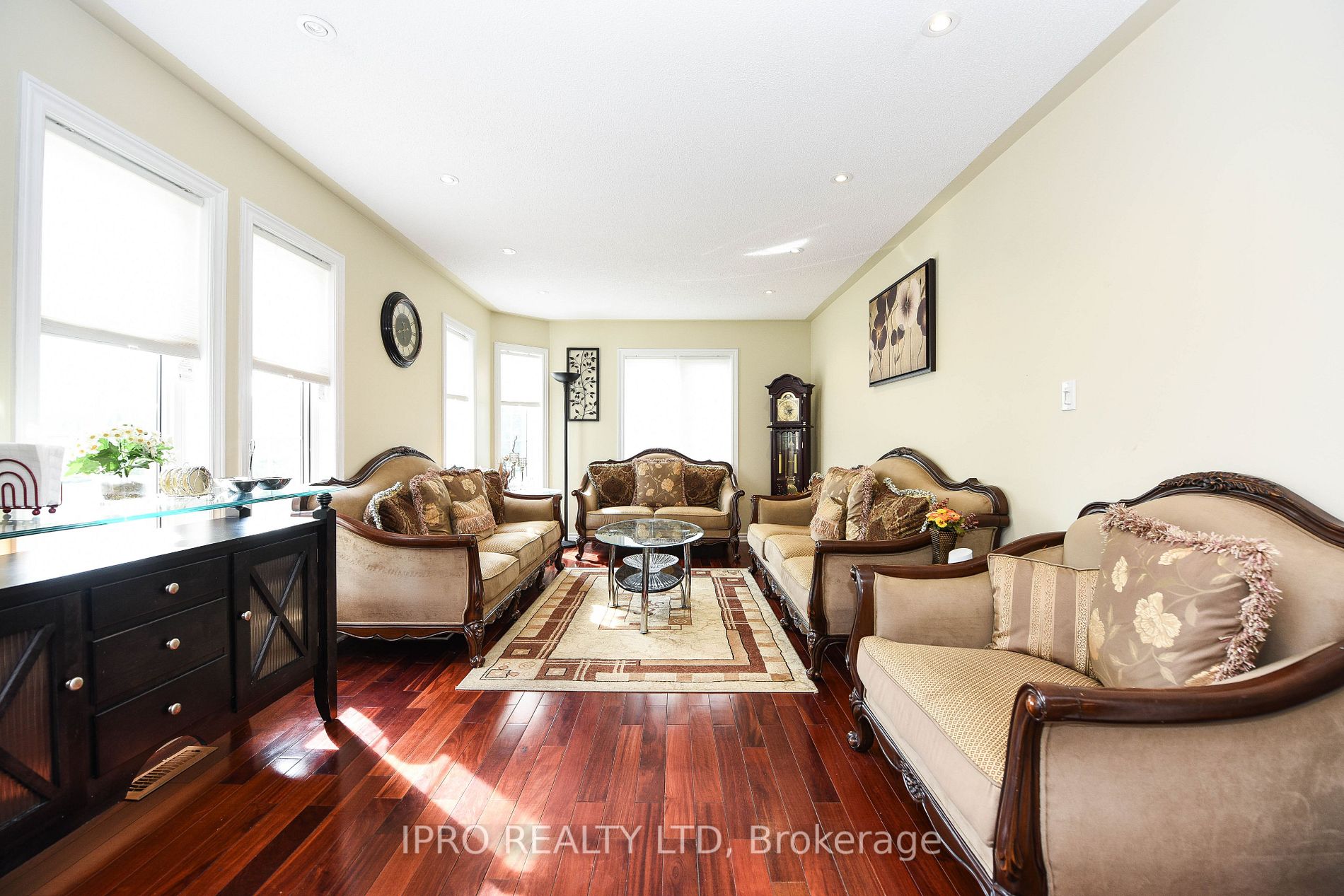 41 Fallstar Cres