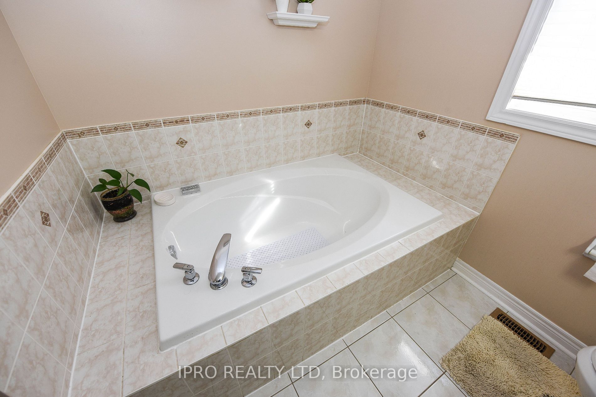 41 Fallstar Cres