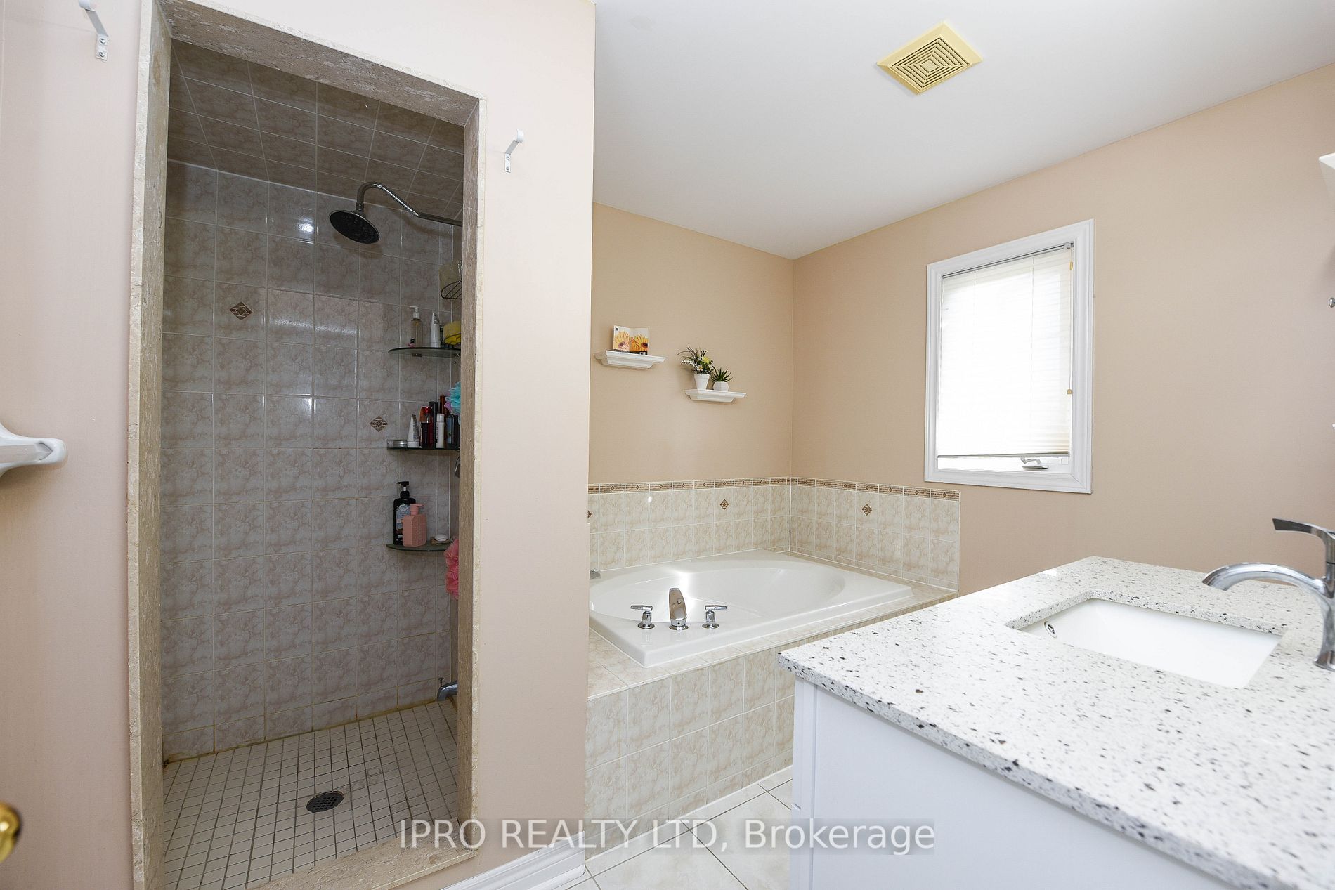 41 Fallstar Cres