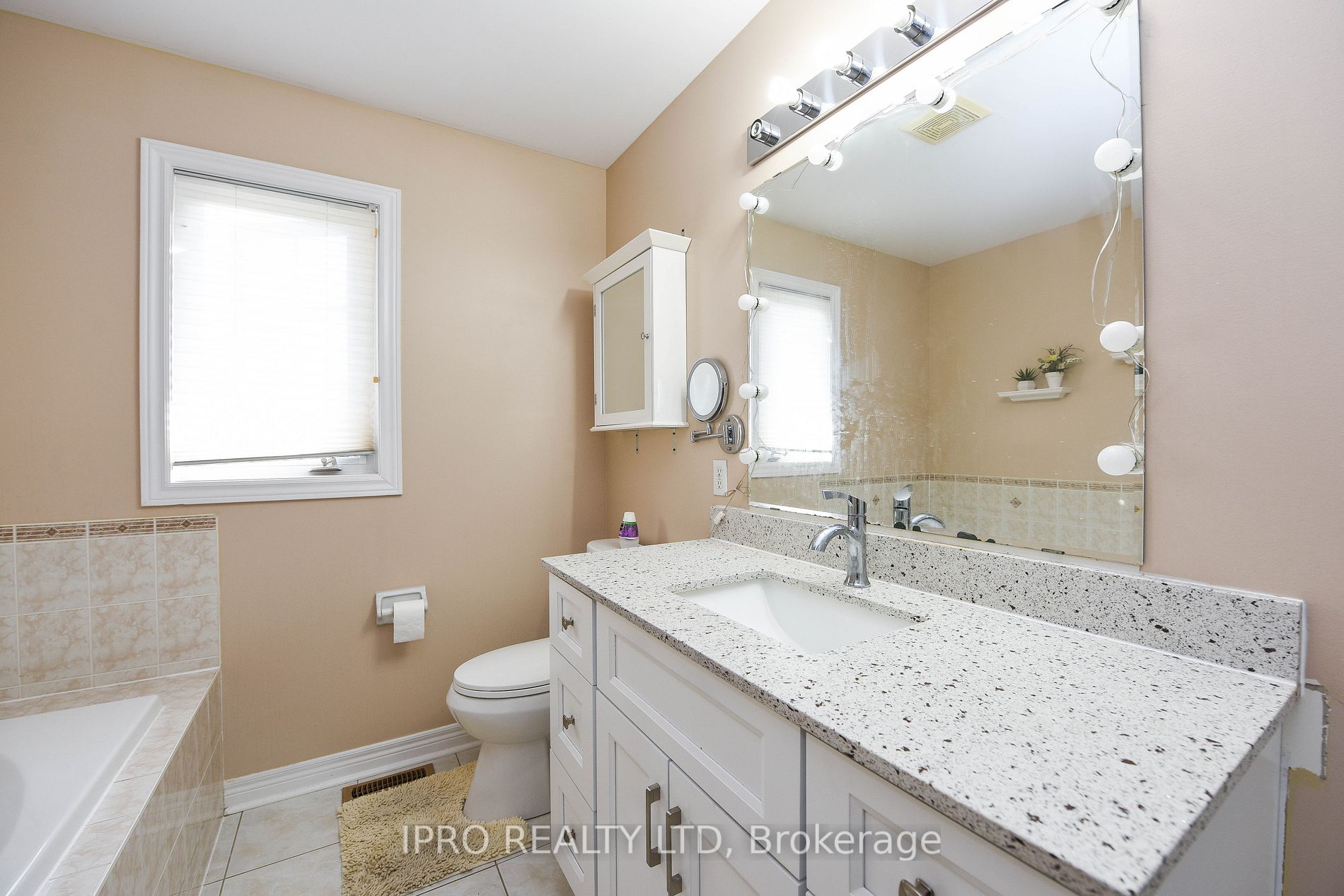 41 Fallstar Cres