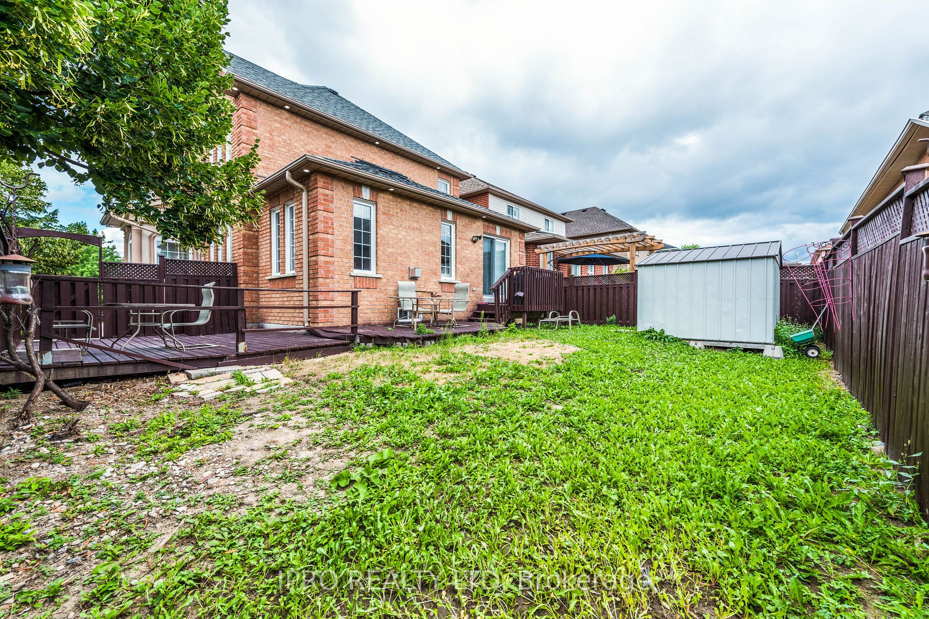 41 Fallstar Cres
